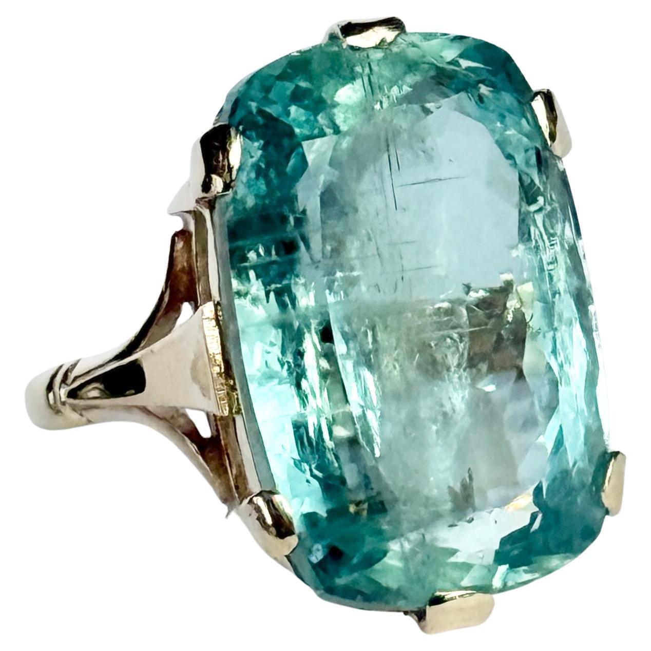Bague cocktail vintage en aigue-marine et or 9 carats