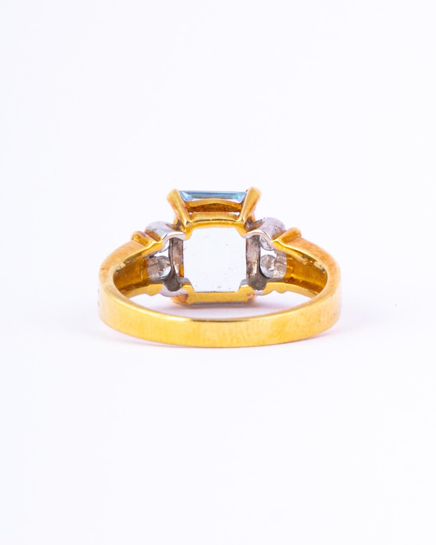 Anillo solitario vintage de oro de 18 quilates con aguamarina y diamantes Moderno