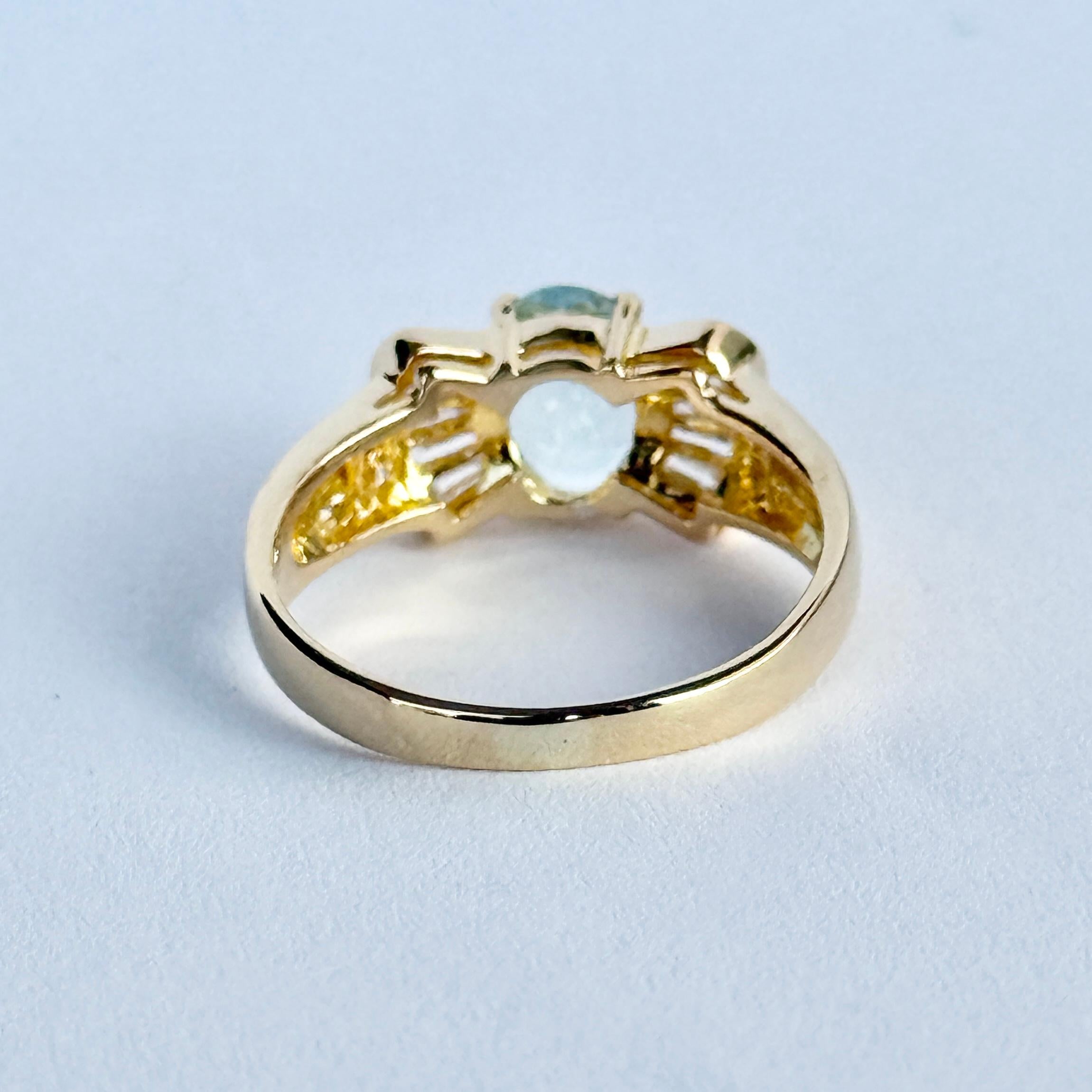 Anillo solitario vintage de oro de 18 quilates con aguamarina y diamantes en venta 1