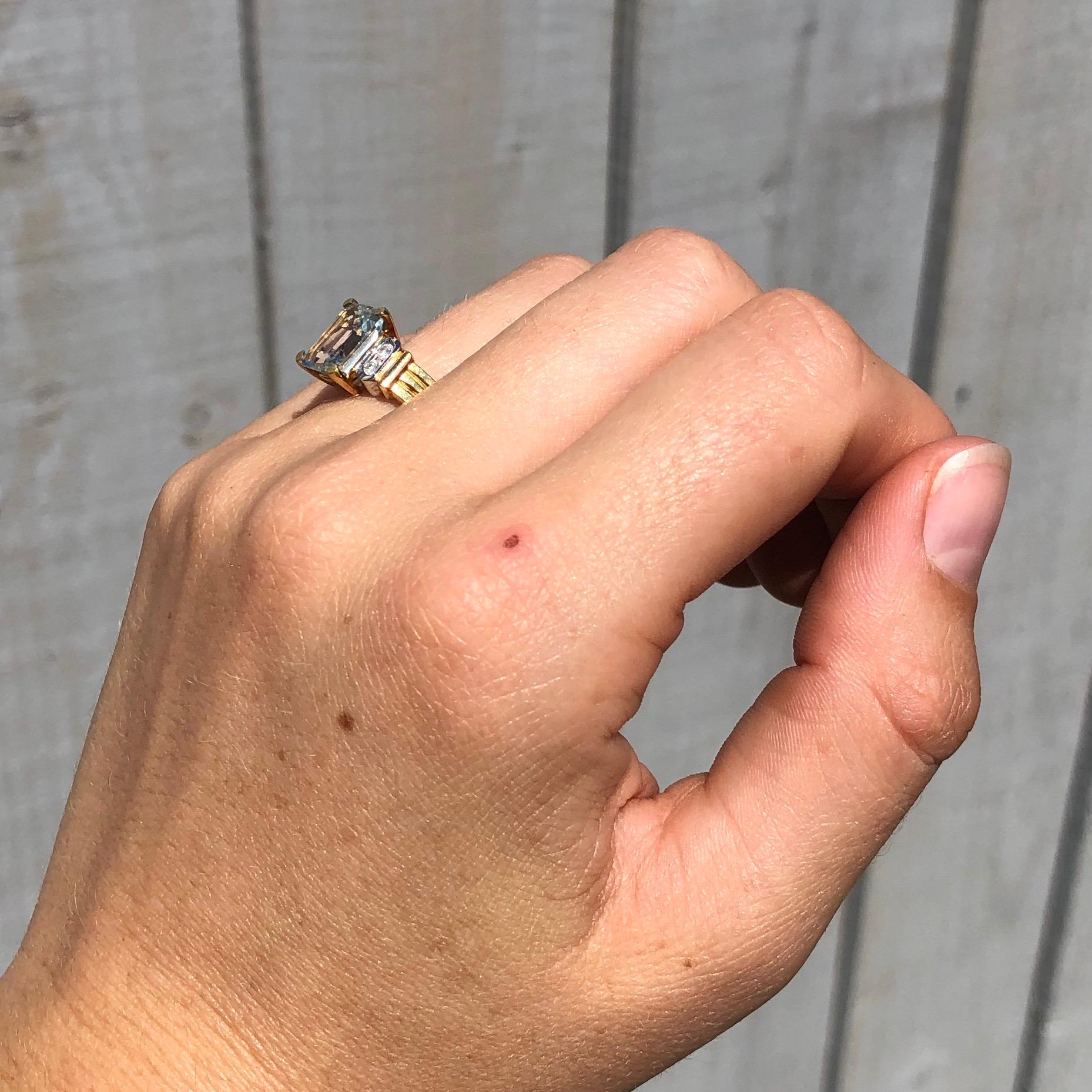 Vintage Aquamarine and Diamond 18 Carat Gold Solitaire Ring For Sale 1