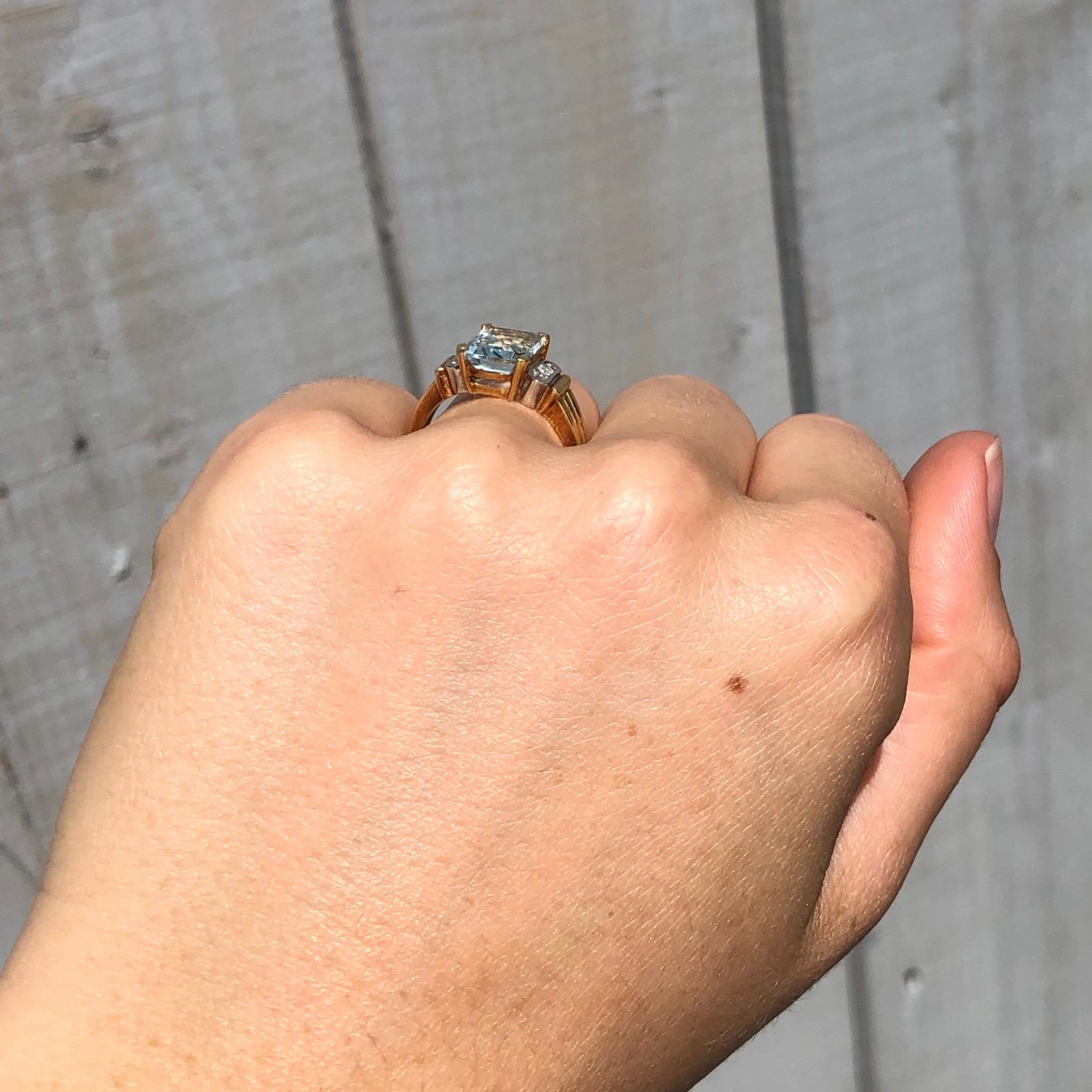 Vintage Aquamarine and Diamond 18 Carat Gold Solitaire Ring For Sale 2