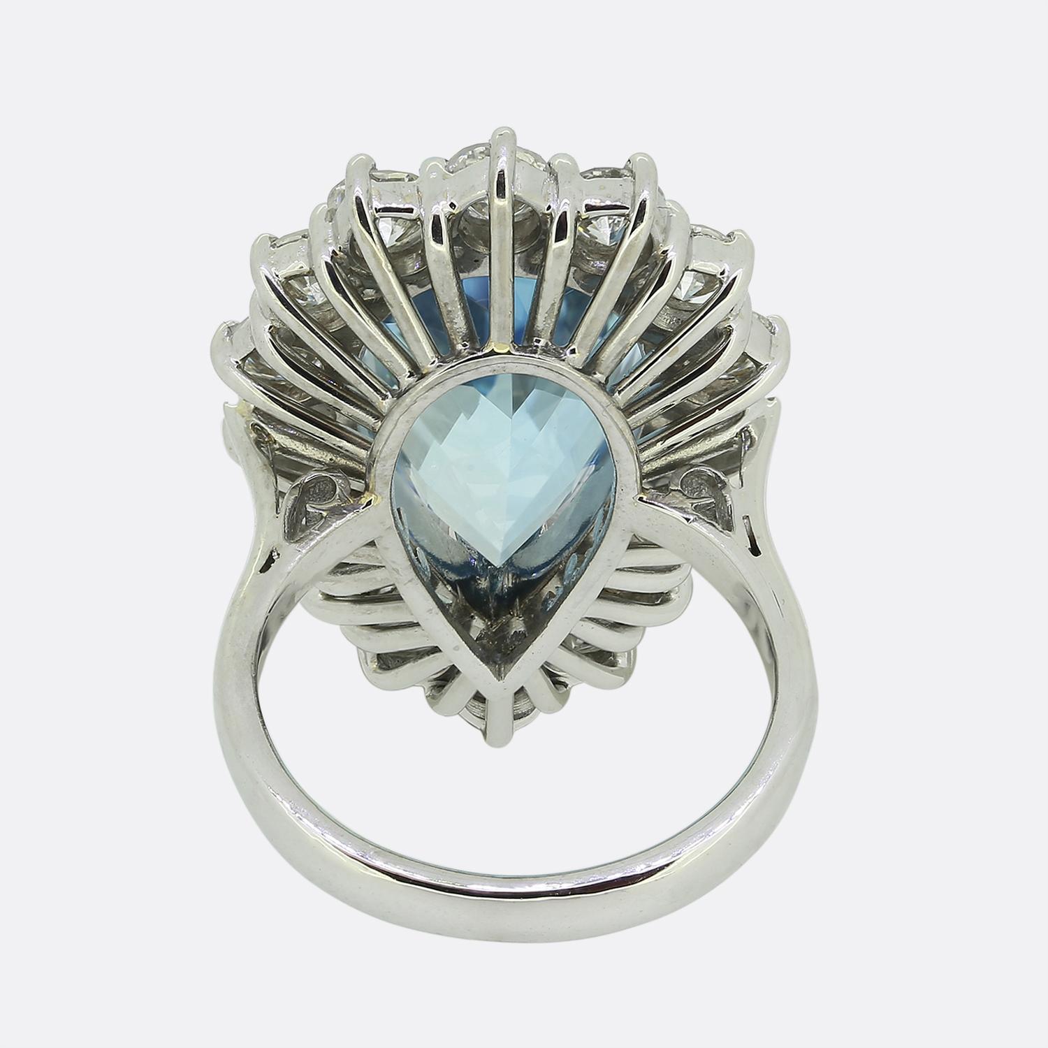 Vintage Aquamarine and Diamond Cluster Ring In Excellent Condition For Sale In London, GB