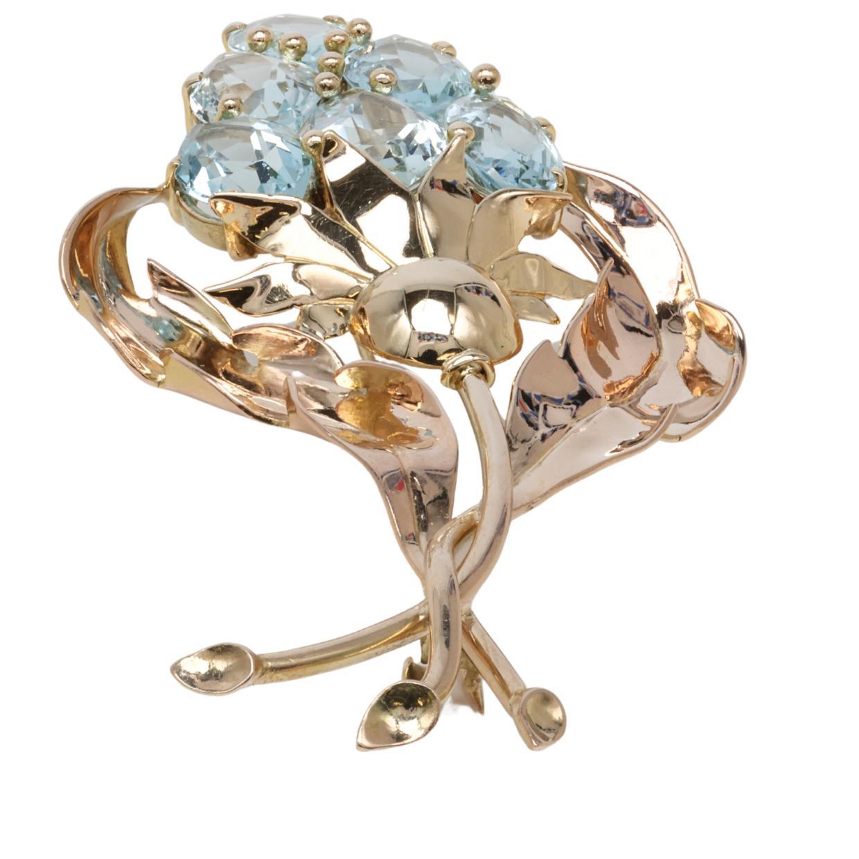 Retro Vintage Aquamarine and Gold Brooch set in 14k Rose Gold For Sale