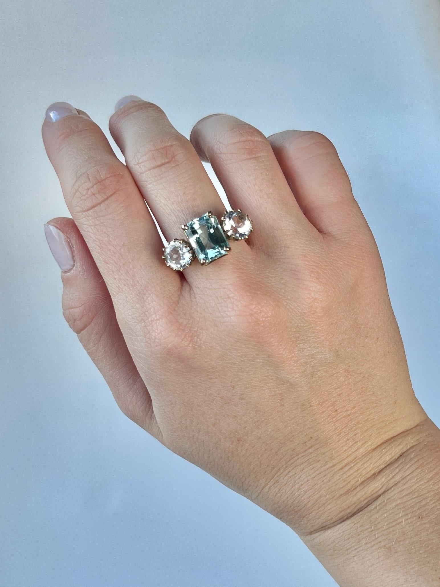 Vintage-Ring aus 9 Karat Gold mit drei Steinen, Aquamarin und weißem Stein (Smaragdschliff)
