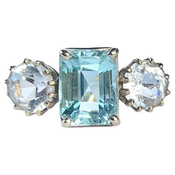 Vintage-Ring aus 9 Karat Gold mit drei Steinen, Aquamarin und weißem Stein