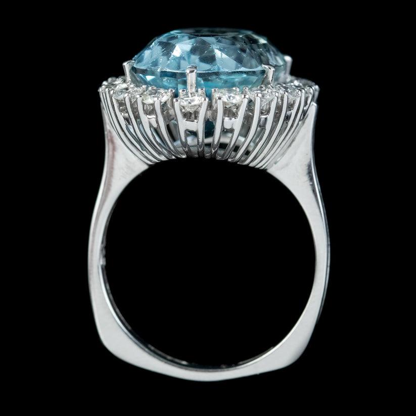 Vintage Aquamarine Cocktail Ring in 14ct White Gold, 13ct Aqua, 1.60ct Diamond In Good Condition For Sale In Kendal, GB