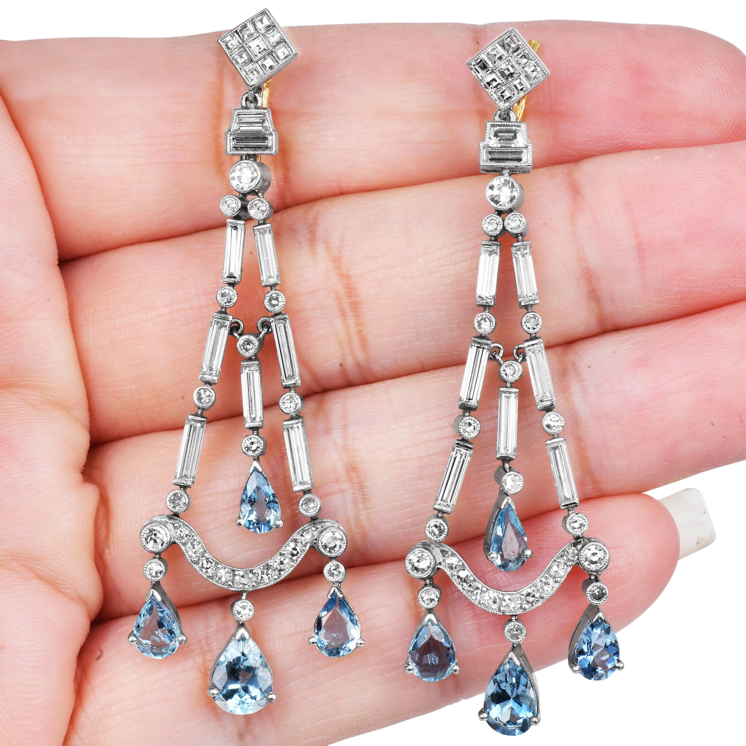 Donna Orecchini a lampadario in platino con acquamarina e diamanti d'epoca da 6,22 carati in vendita
