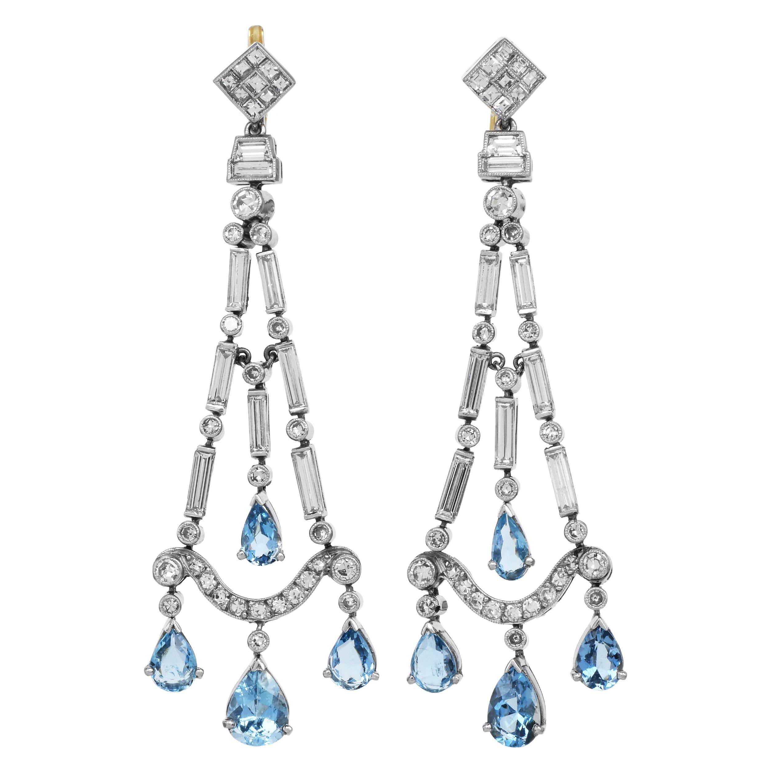 Orecchini a lampadario in platino con acquamarina e diamanti d'epoca da 6,22 carati in vendita 1