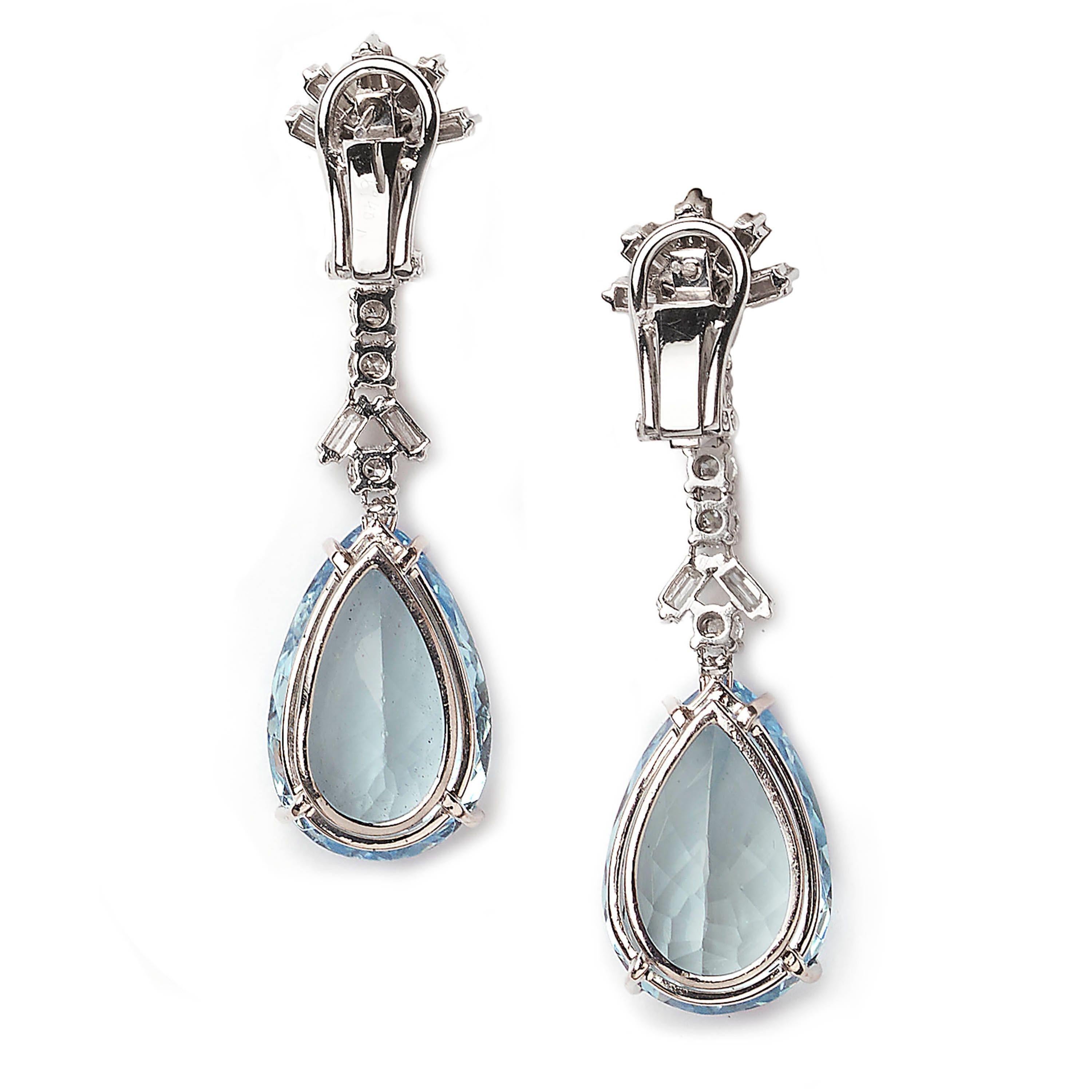 Tropfenohrringe aus Aquamarin, Diamant und Weißgold, um 1960 Damen im Angebot