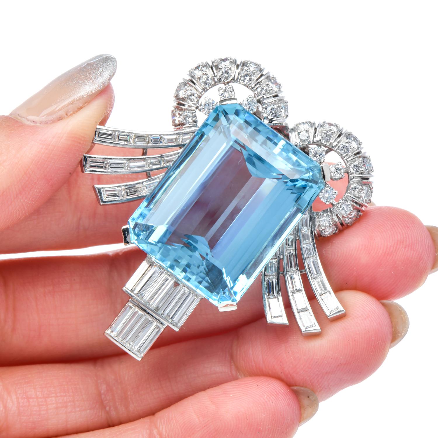 Vintage Aquamarine Diamond Platinum Deco Brooch Pin Pendant In Excellent Condition In Miami, FL