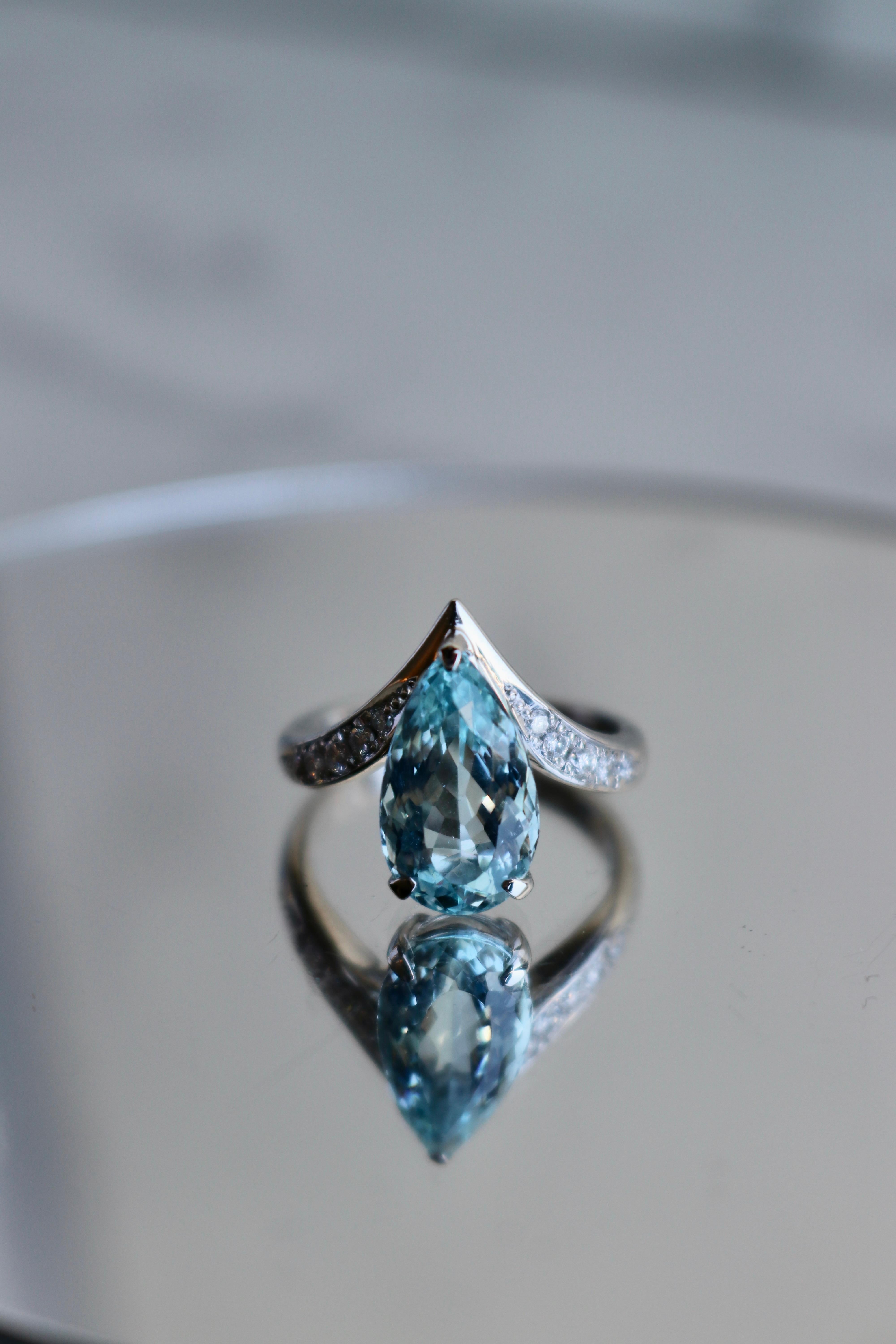 Women's or Men's Vintage Aquamarine Diamond Platinum Ring For Sale