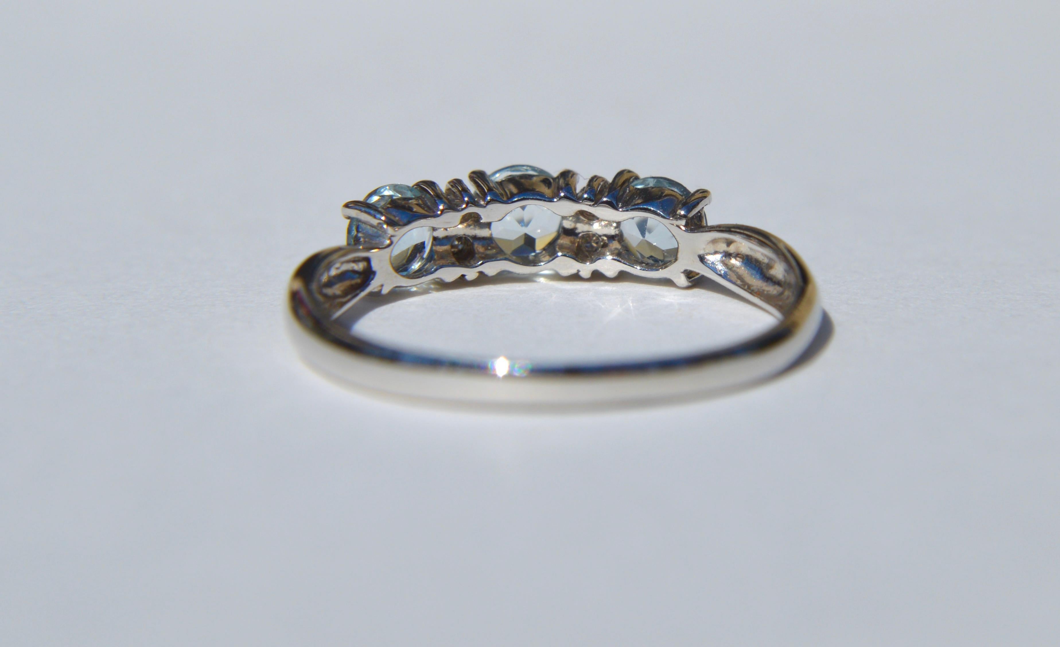 Round Cut Vintage Aquamarine Diamond Platinum Trinity Ring For Sale