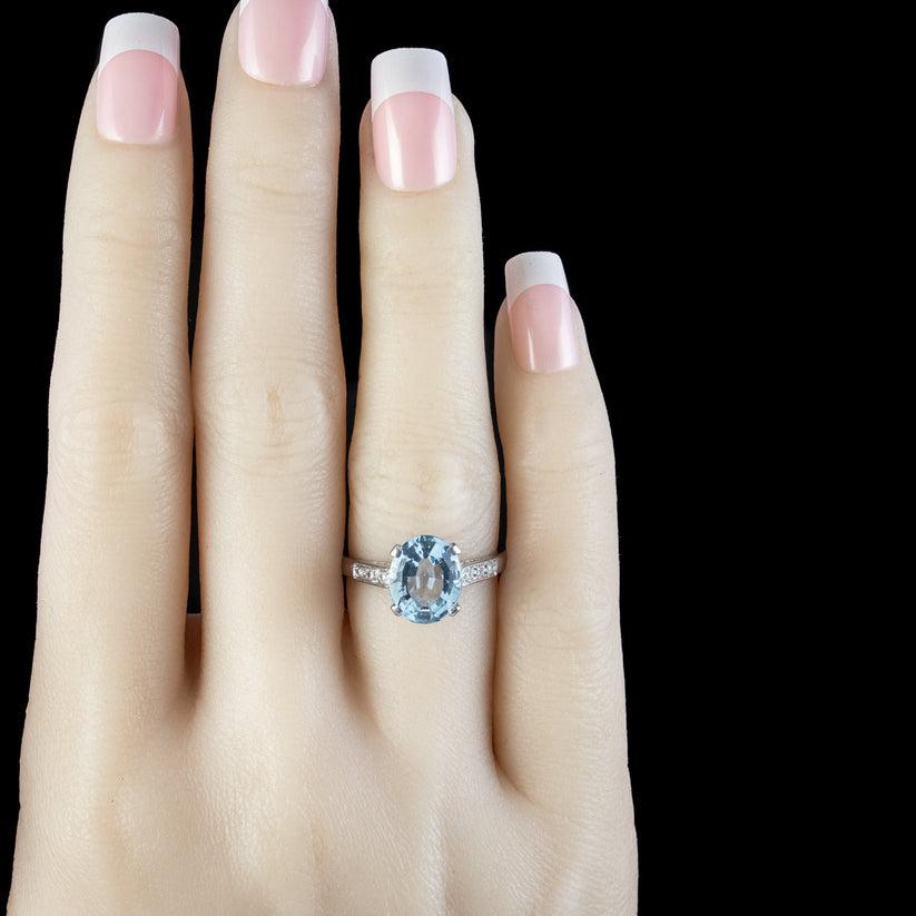 Vintage Aquamarine Diamond Ring in 3.8 Carat Aqua For Sale 1