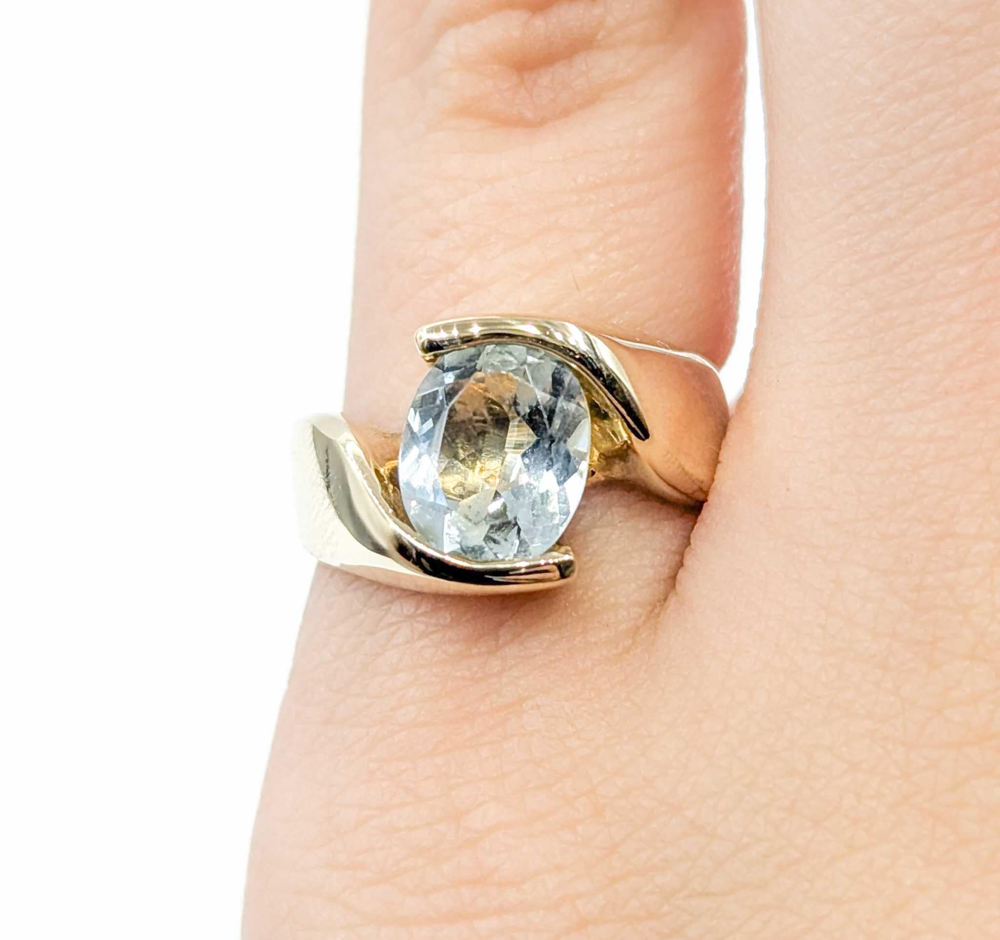 Women's Vintage Aquamarine Ring in 14k Yellow Gold For Sale