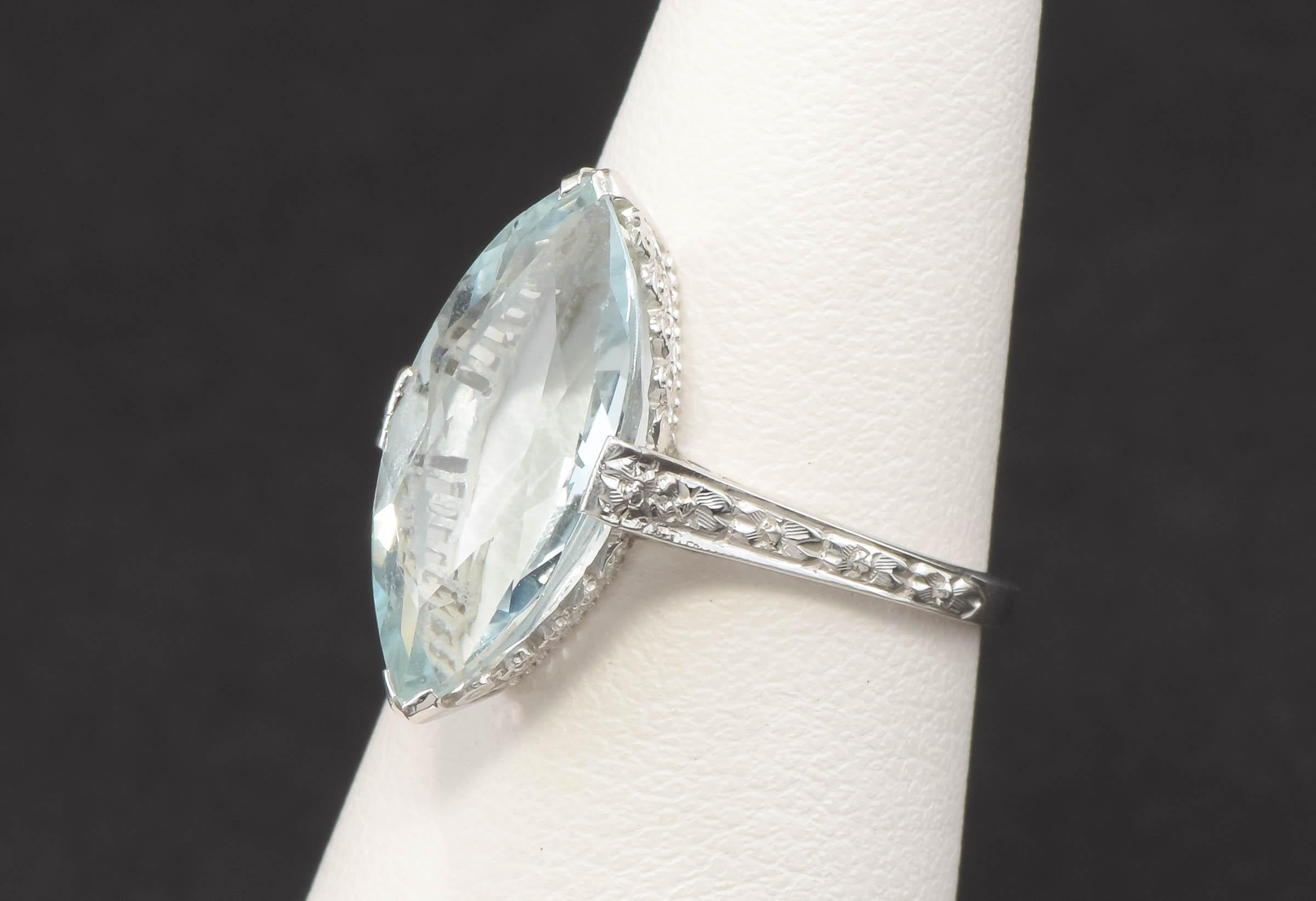 Edwardian Vintage Aquamarine Ring in 18K White Gold with Filigree, approx 2.19 carats For Sale