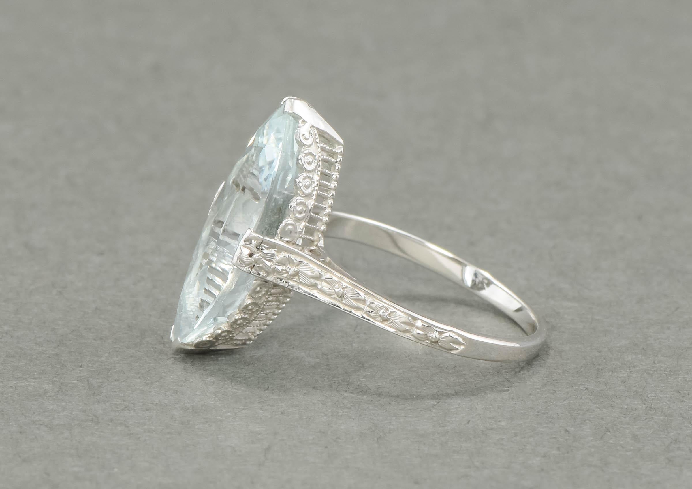Vintage Aquamarine Ring in 18K White Gold with Filigree, approx 2.19 carats In Good Condition For Sale In Danvers, MA
