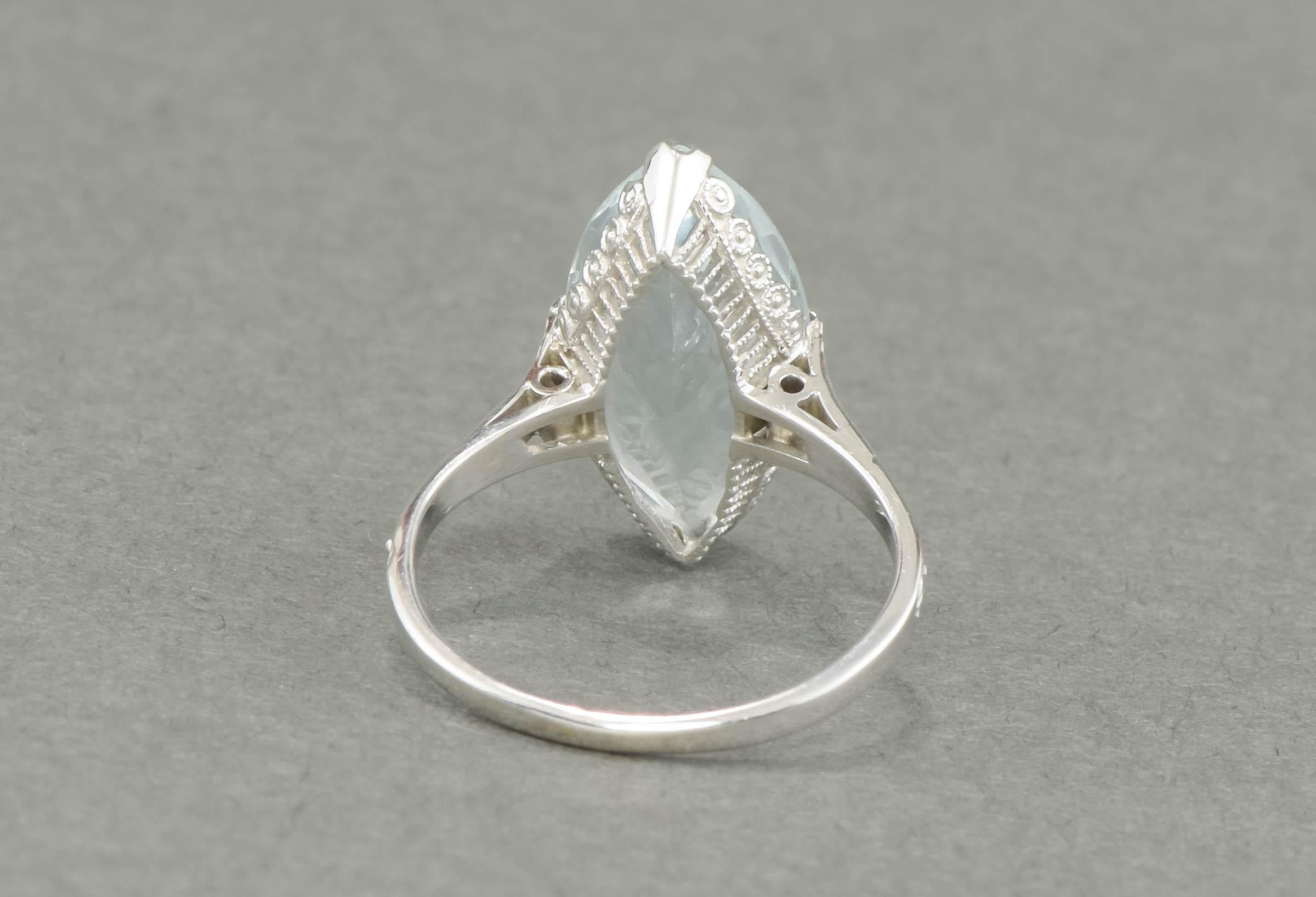 Women's Vintage Aquamarine Ring in 18K White Gold with Filigree, approx 2.19 carats For Sale