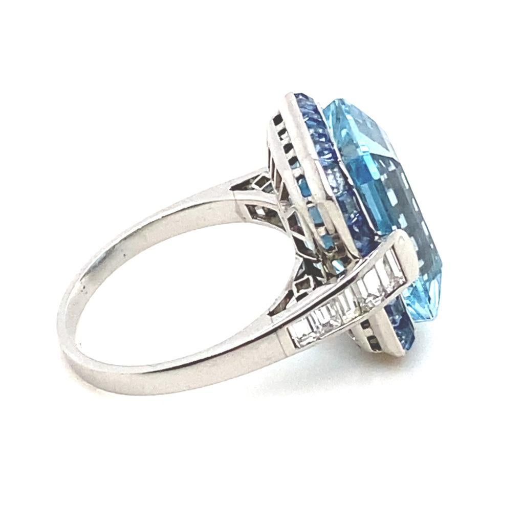 Vintage Aquamarine, Sapphire and Diamond Platinum Cocktail Ring, Circa 1960 In Good Condition For Sale In London, GB