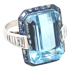 Anillo de cóctel vintage de aguamarina, zafiro y diamantes en platino, circa 1960