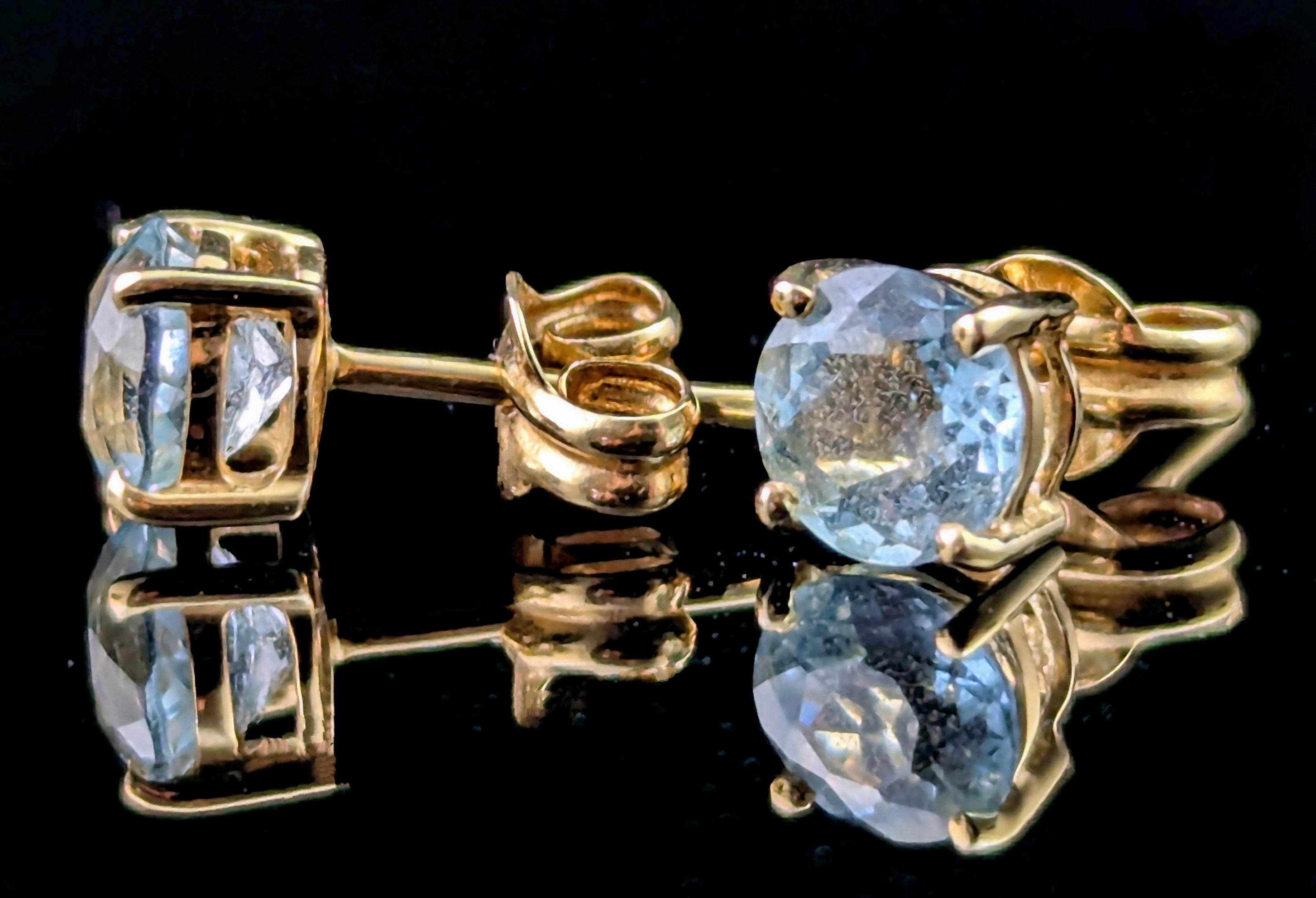 Vintage Aquamarin-Ohrstecker, 18 Karat Gelbgold (Retro) im Angebot