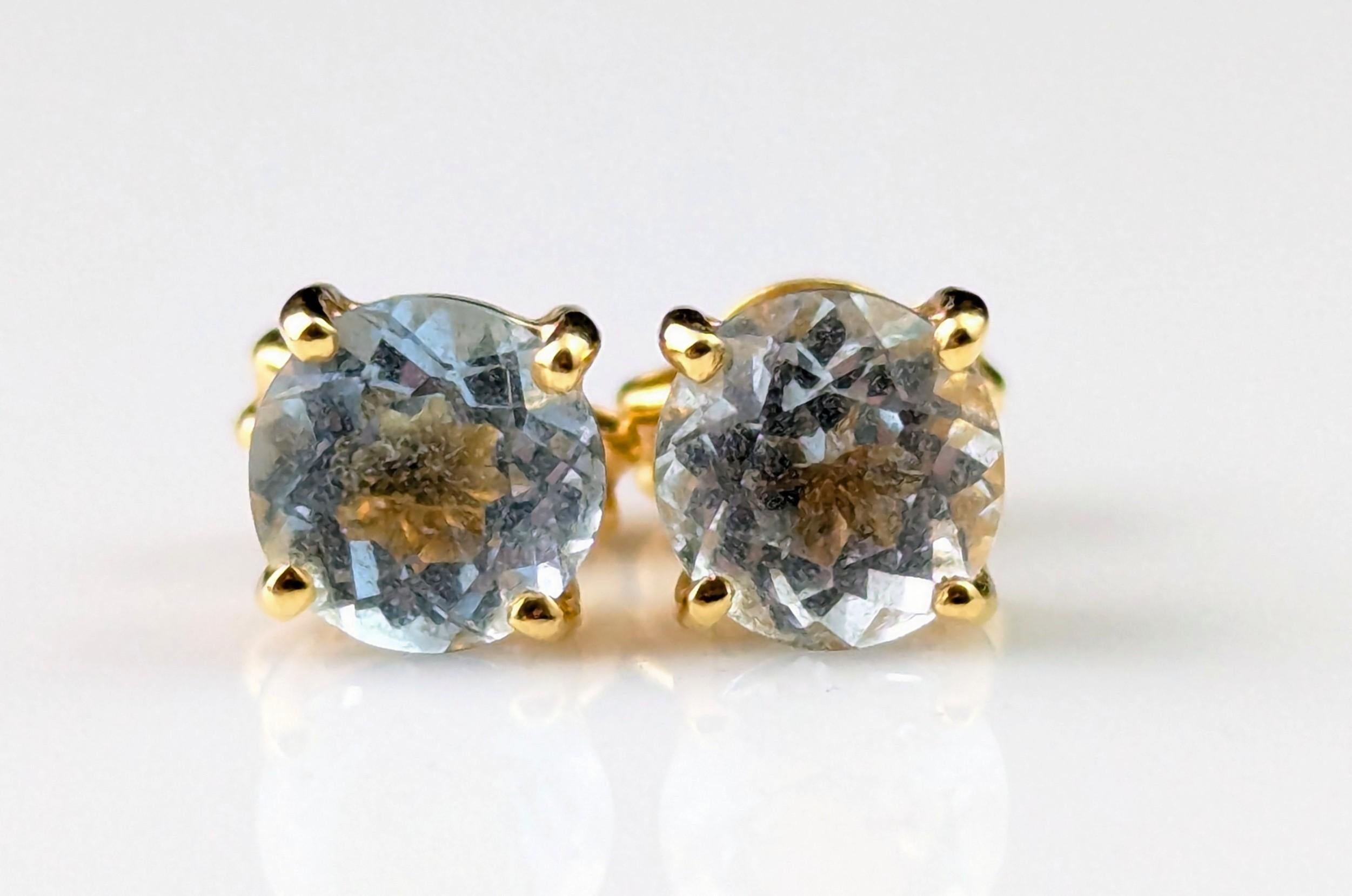 Vintage Aquamarin-Ohrstecker, 18 Karat Gelbgold im Angebot 1