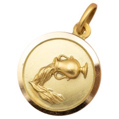 Vintage Aquarius - 18 karat zodiac charm pendant - solid yellow gold Star Sign