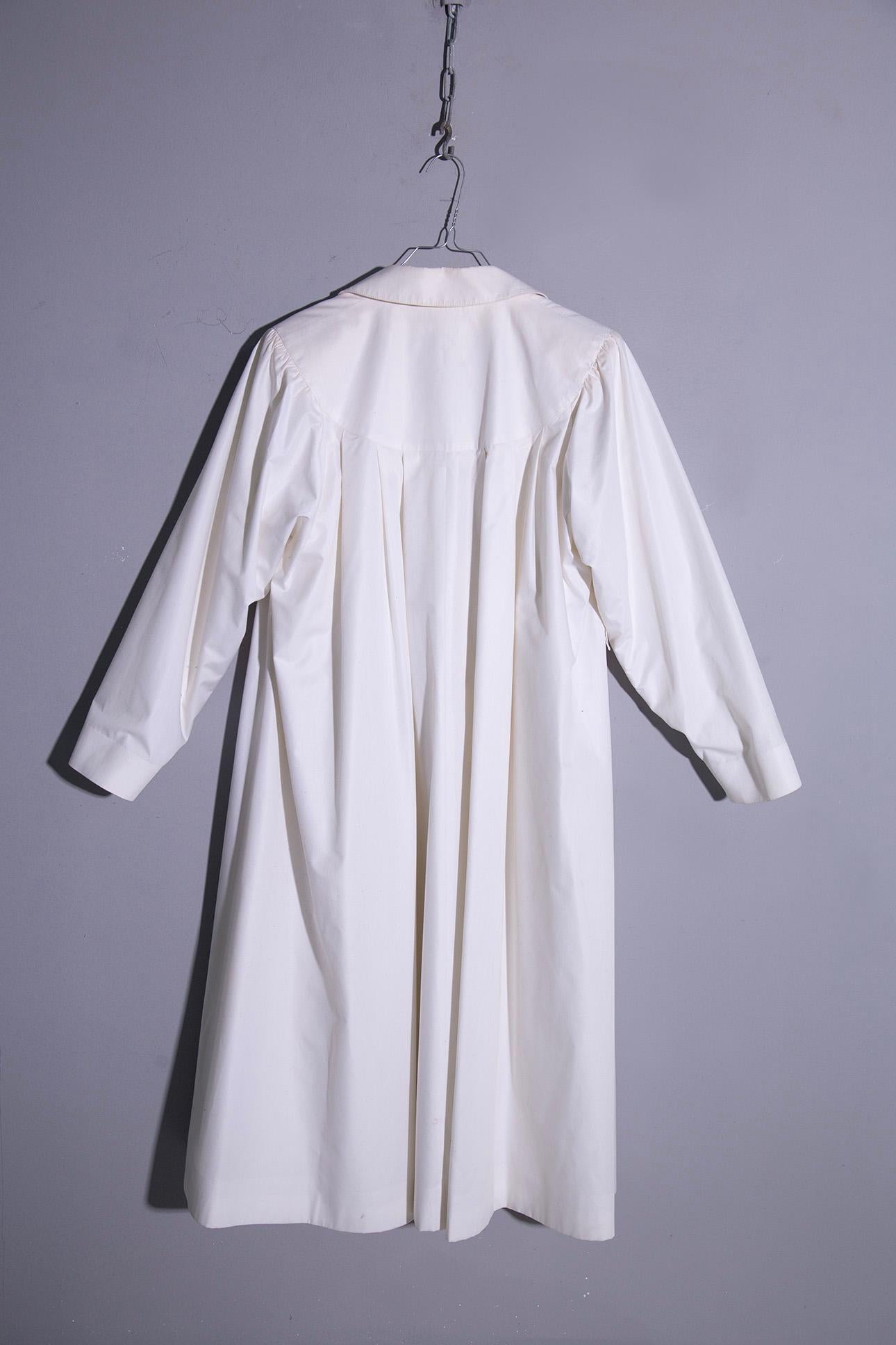 Vintage AQUASCUTUM 5 Women's Overcoat and Raincoat For Sale 6