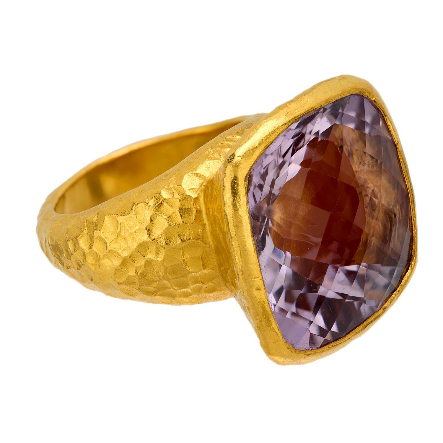 Modern Vintage ARA 24 carat kunzite 24k gold hammered ring For Sale