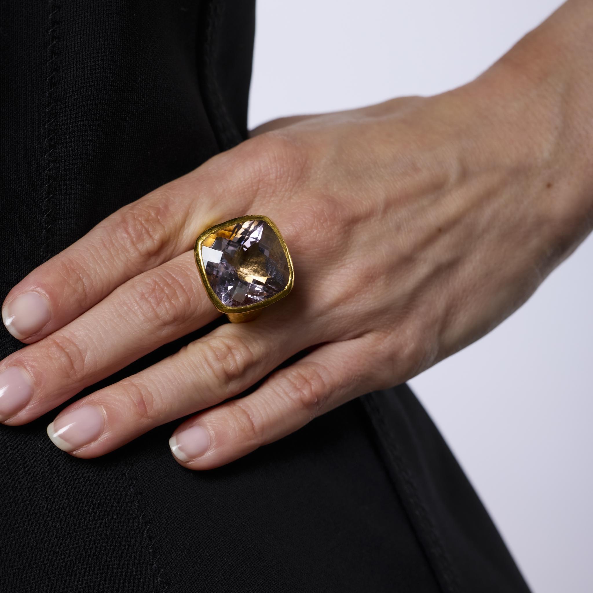 Cushion Cut Vintage ARA 24 carat kunzite 24k gold hammered ring For Sale