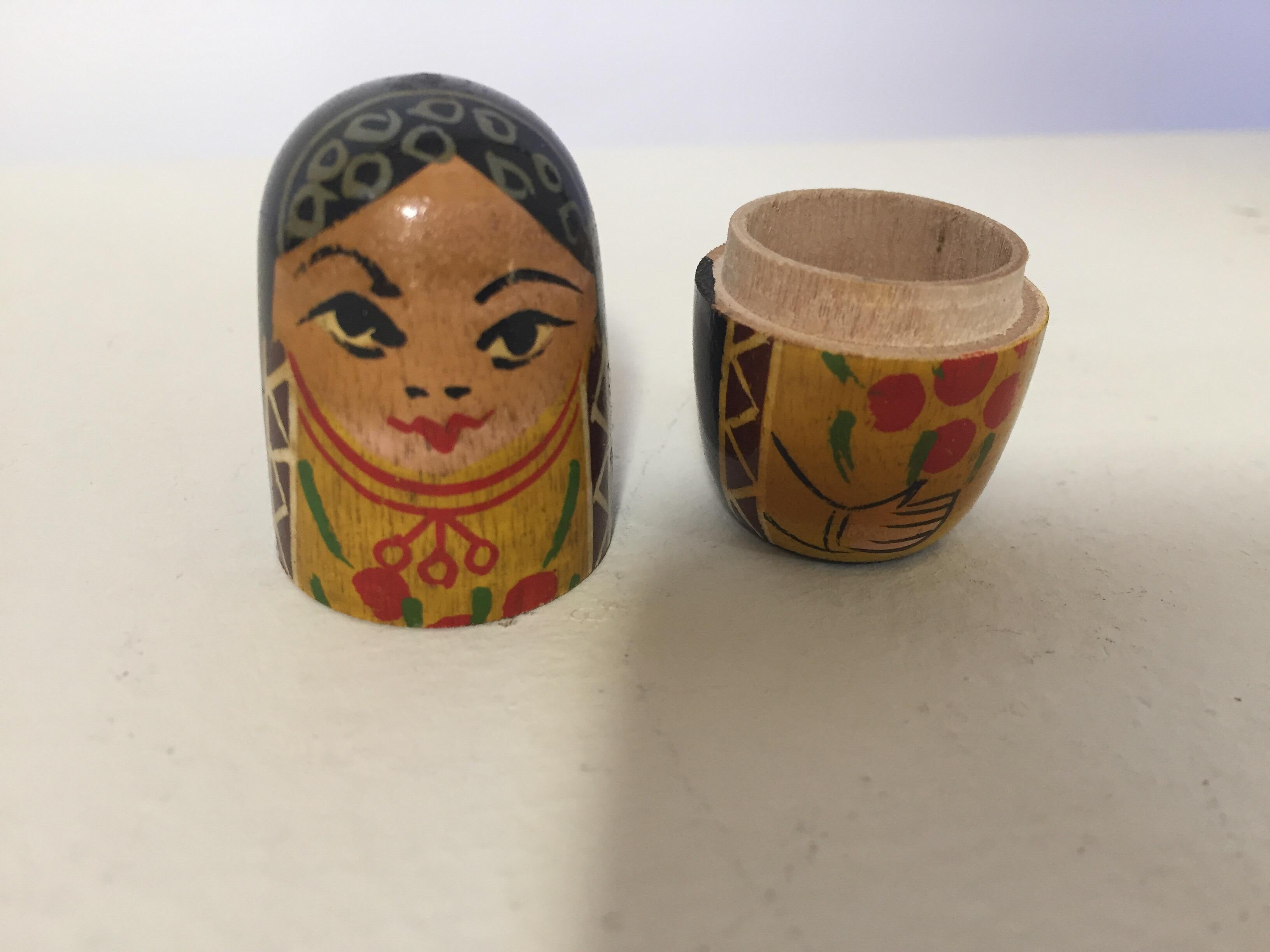 Vintage Arab Man and Women, Child and Pet Nesting Dolls In Excellent Condition In North Hollywood, CA
