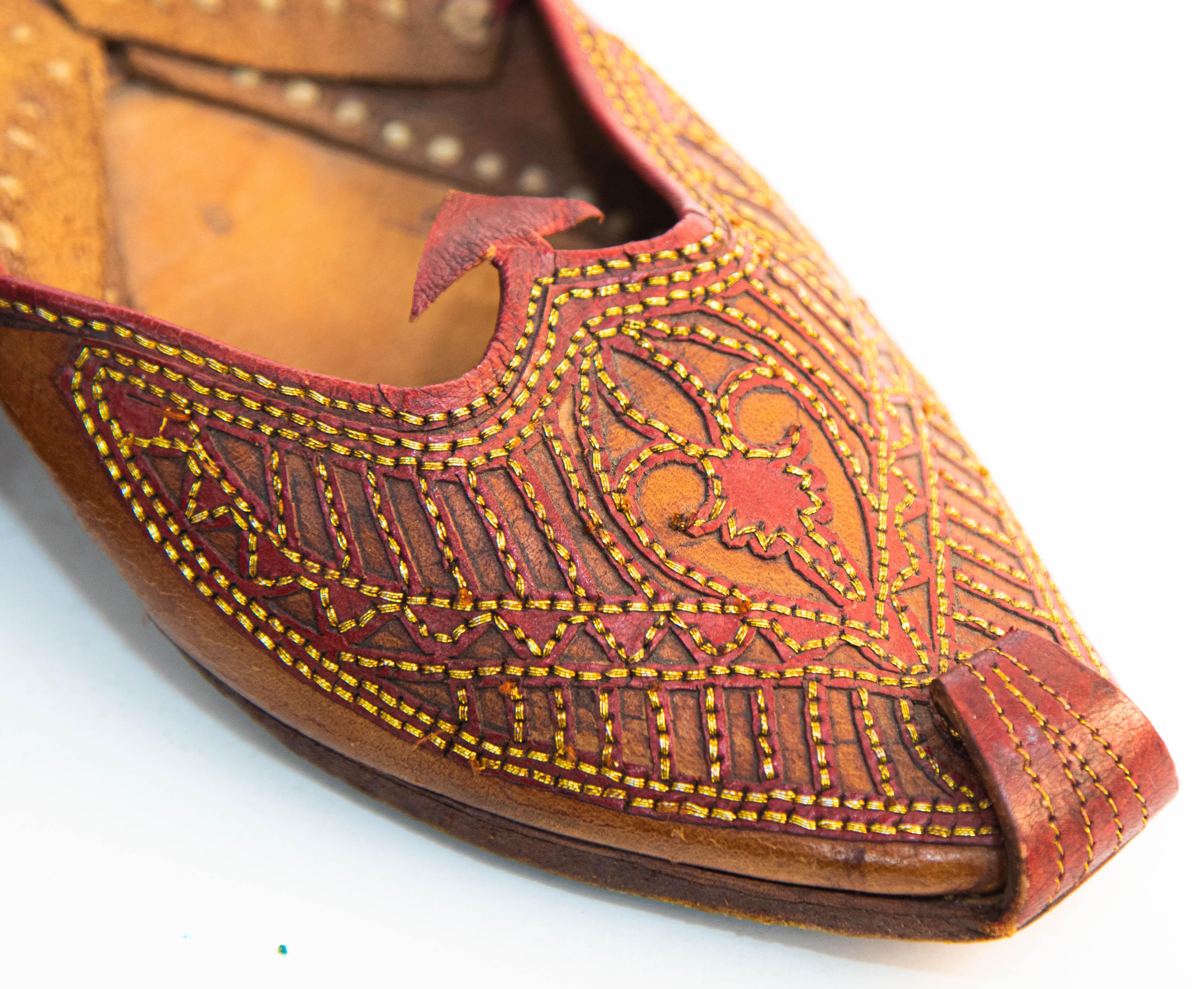 Vintage Arabian Mughal Leather Shoes with Gold Embroidered Curled Toe For Sale 1