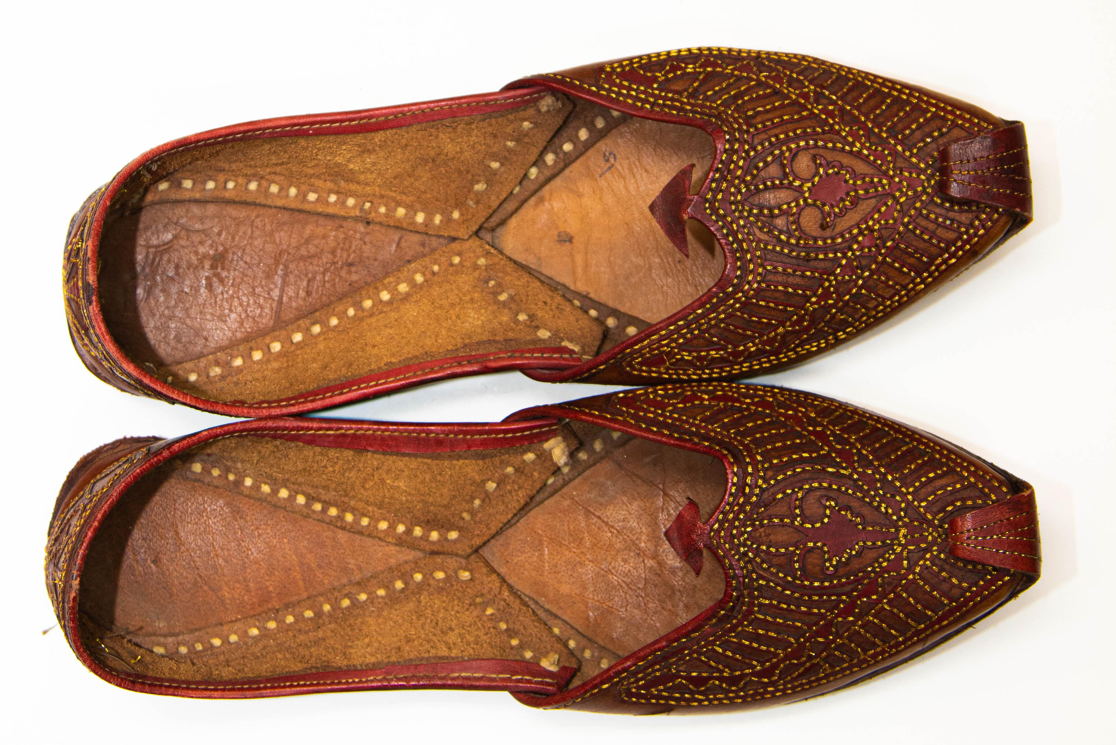 Vintage Arabian Mughal Leather Shoes with Gold Embroidered Curled Toe For Sale 4