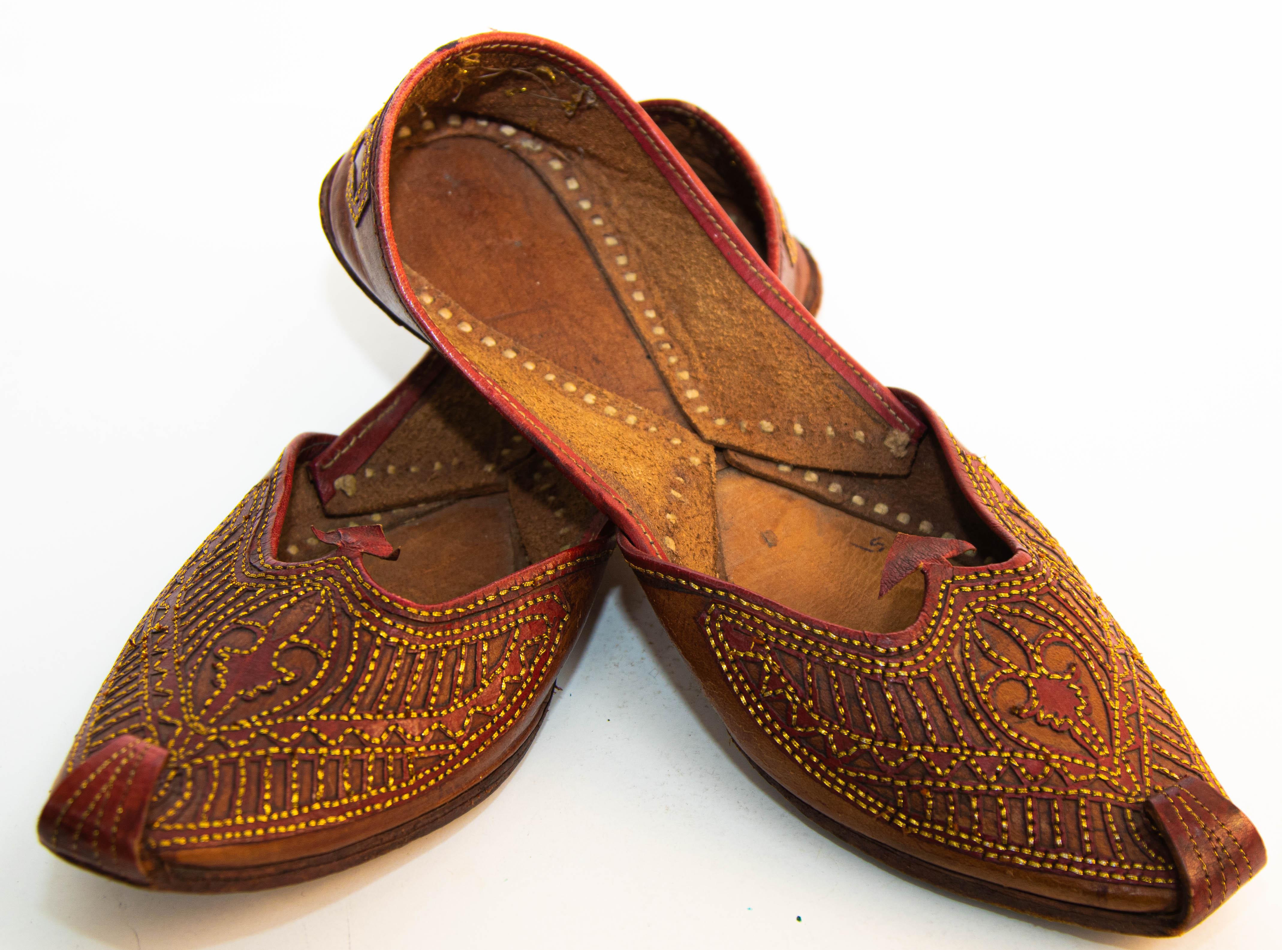 Vintage Arabian Mughal Leather Shoes with Gold Embroidered Curled Toe For Sale 1