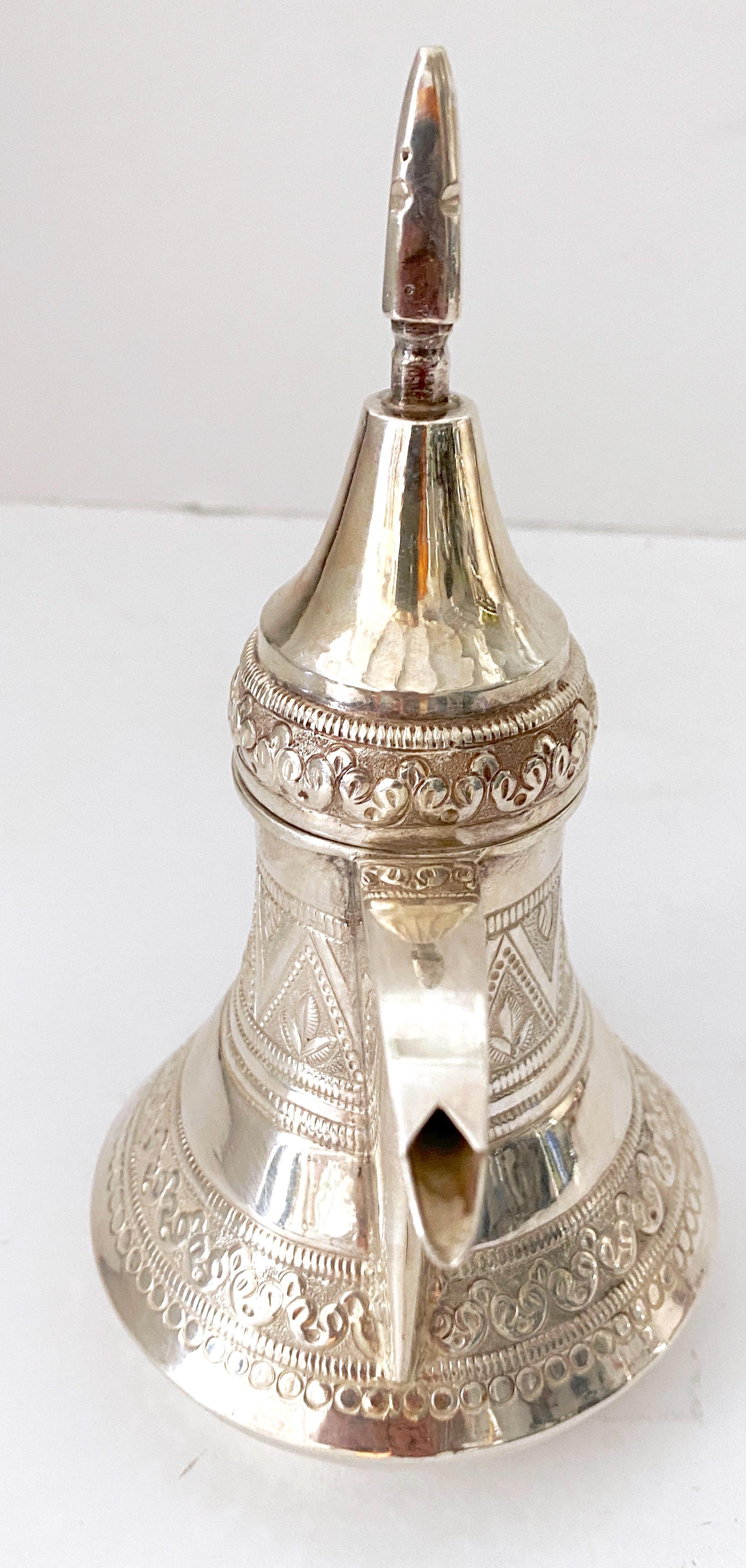 Vintage Arabic /Middle Eastern Silverplated Dallah Coffee Pot In Good Condition For Sale In West Palm Beach, FL