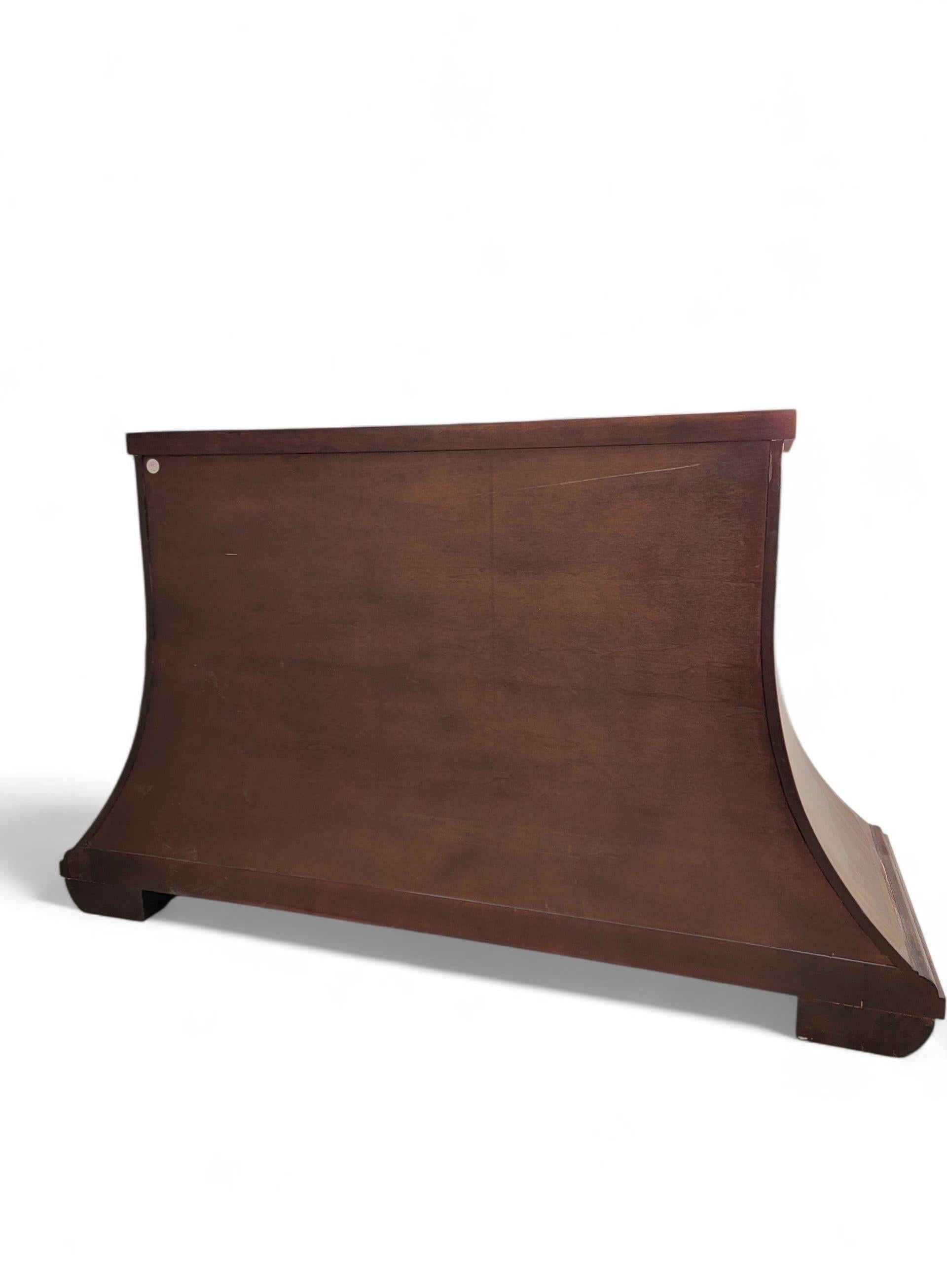 Comò d'epoca ad arco in radica di noce con piano in marmo Monarch Furniture per Century Furniture 2 in vendita 9