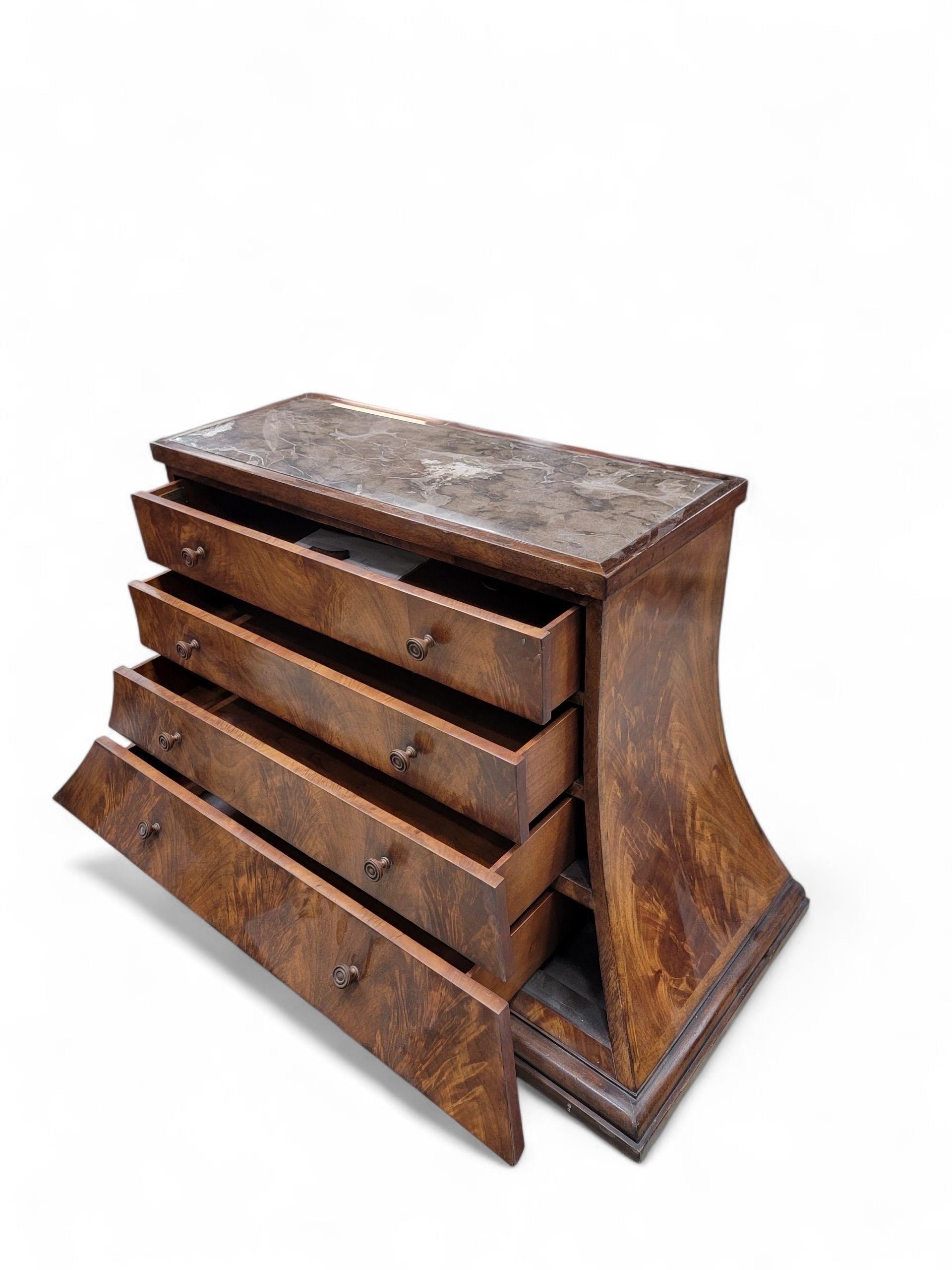 Comò d'epoca ad arco in radica di noce con piano in marmo Monarch Furniture per Century Furniture 2 In condizioni buone in vendita a Chicago, IL