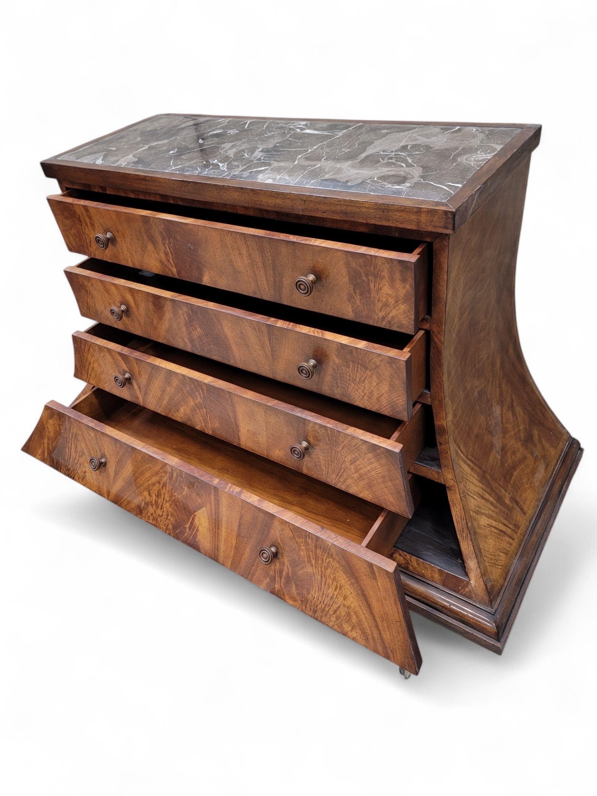 Legno Comò d'epoca ad arco in radica di noce con piano in marmo Monarch Furniture per Century Furniture 2 in vendita