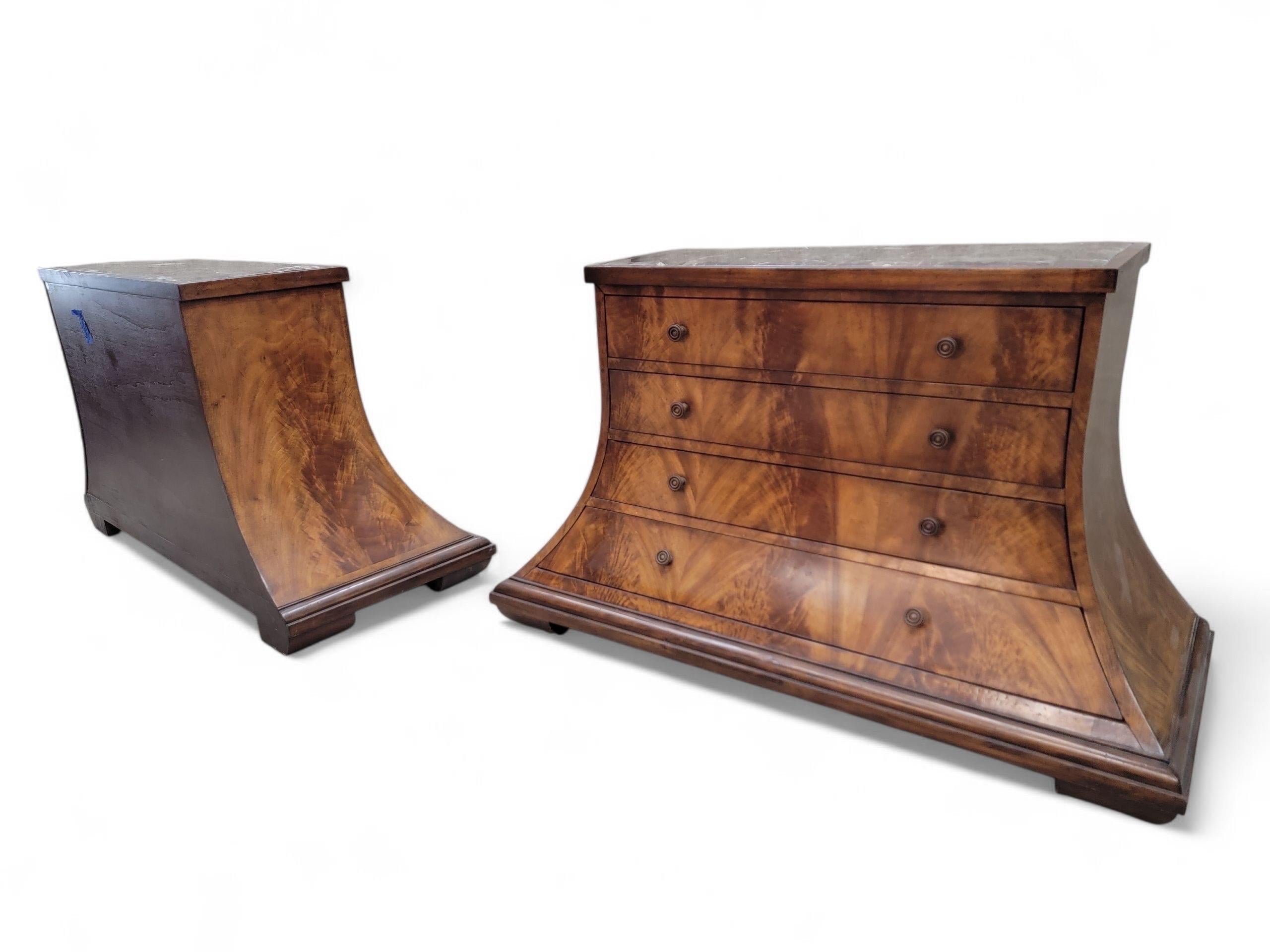 Comò d'epoca ad arco in radica di noce con piano in marmo Monarch Furniture per Century Furniture 2 in vendita 2