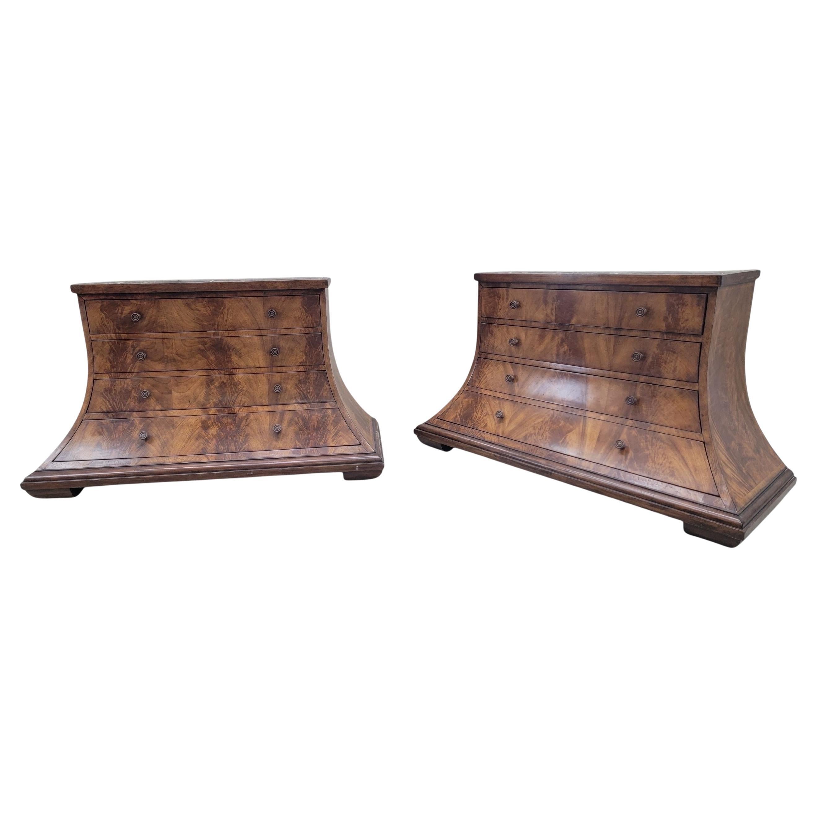 Comò d
epoca ad arco in radica di noce con piano in marmo Monarch Furniture per Century Furniture 2 in vendita