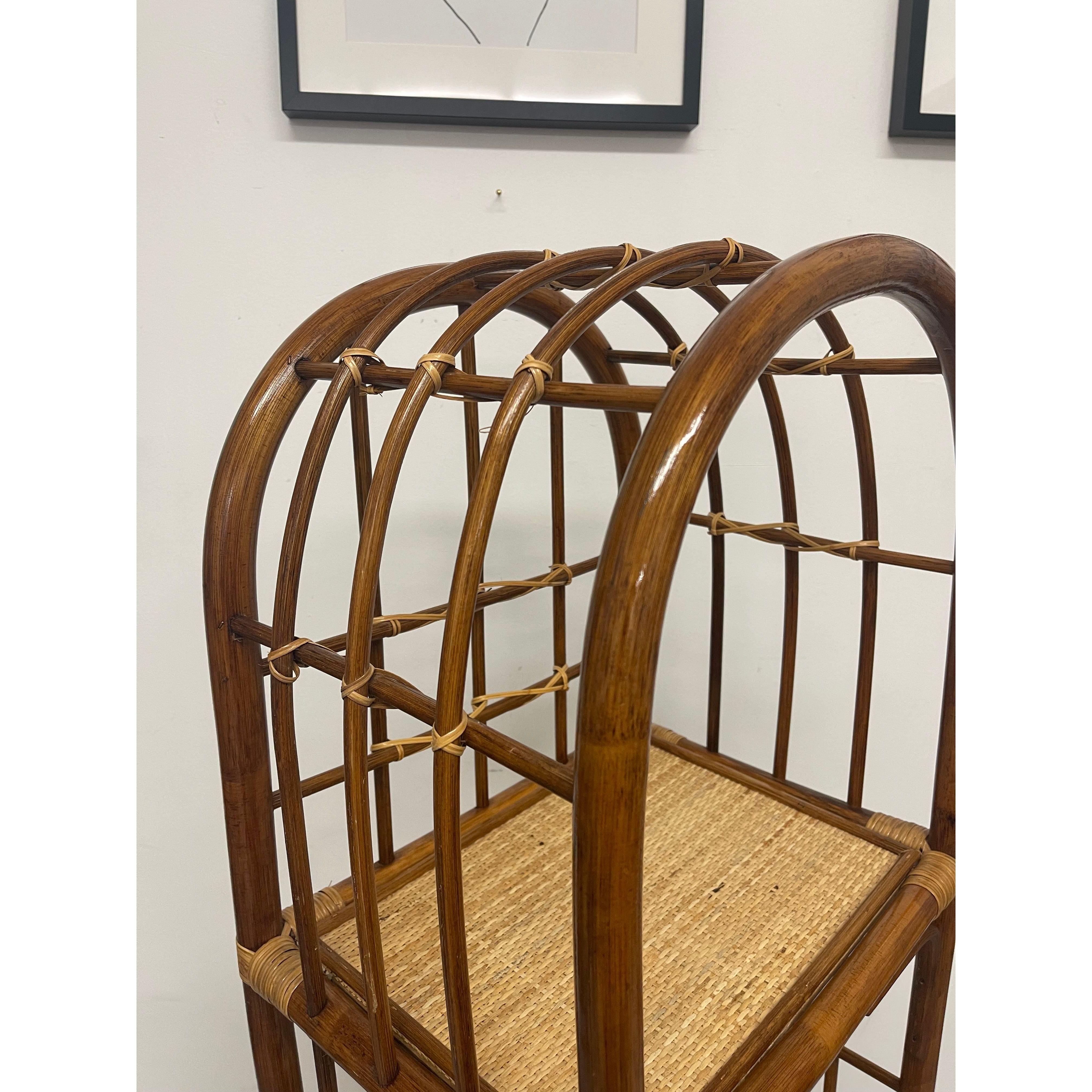 Fine XX secolo Libreria Etagere ad arco in rattan con canne, d'epoca in vendita