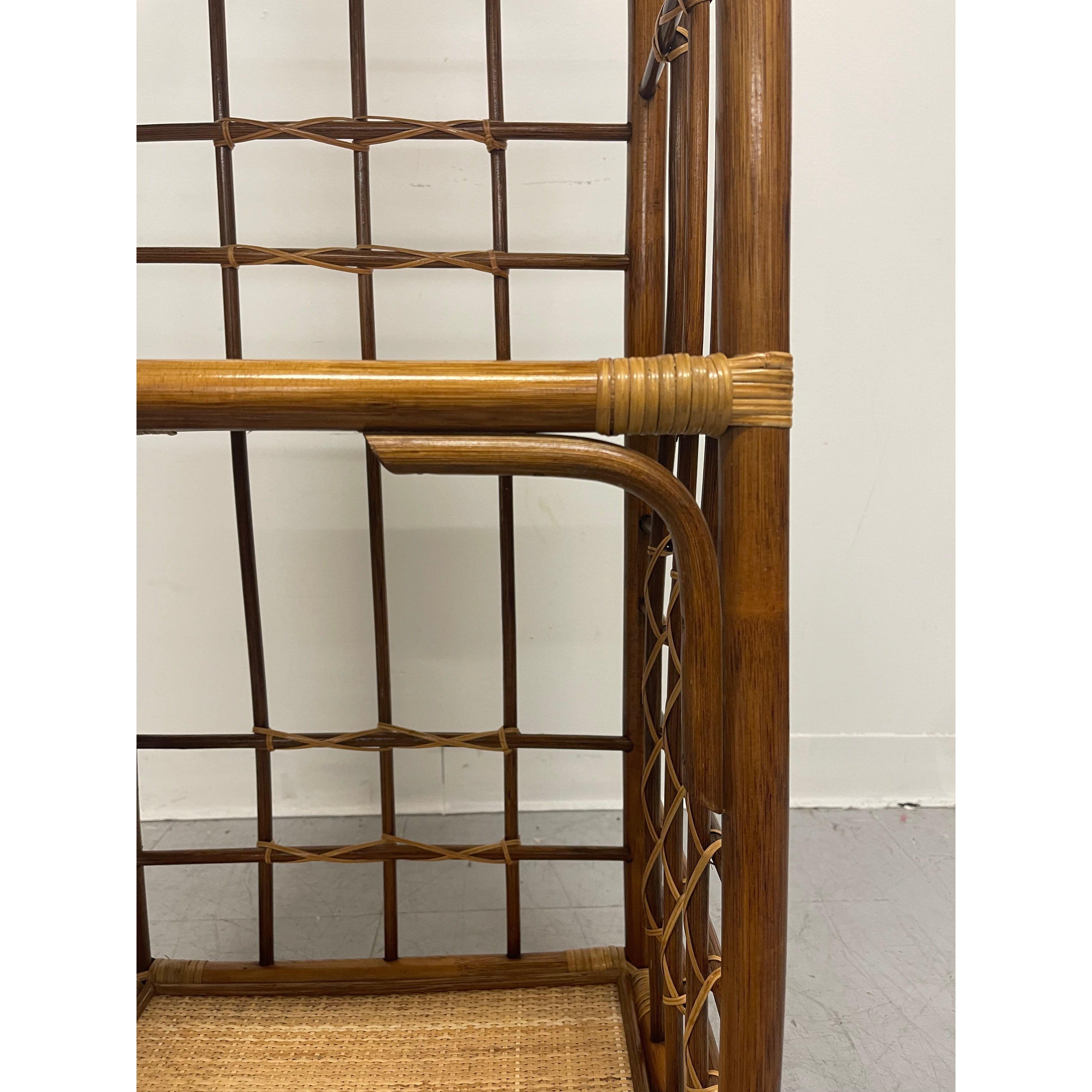 Libreria Etagere ad arco in rattan con canne, d'epoca in vendita 1