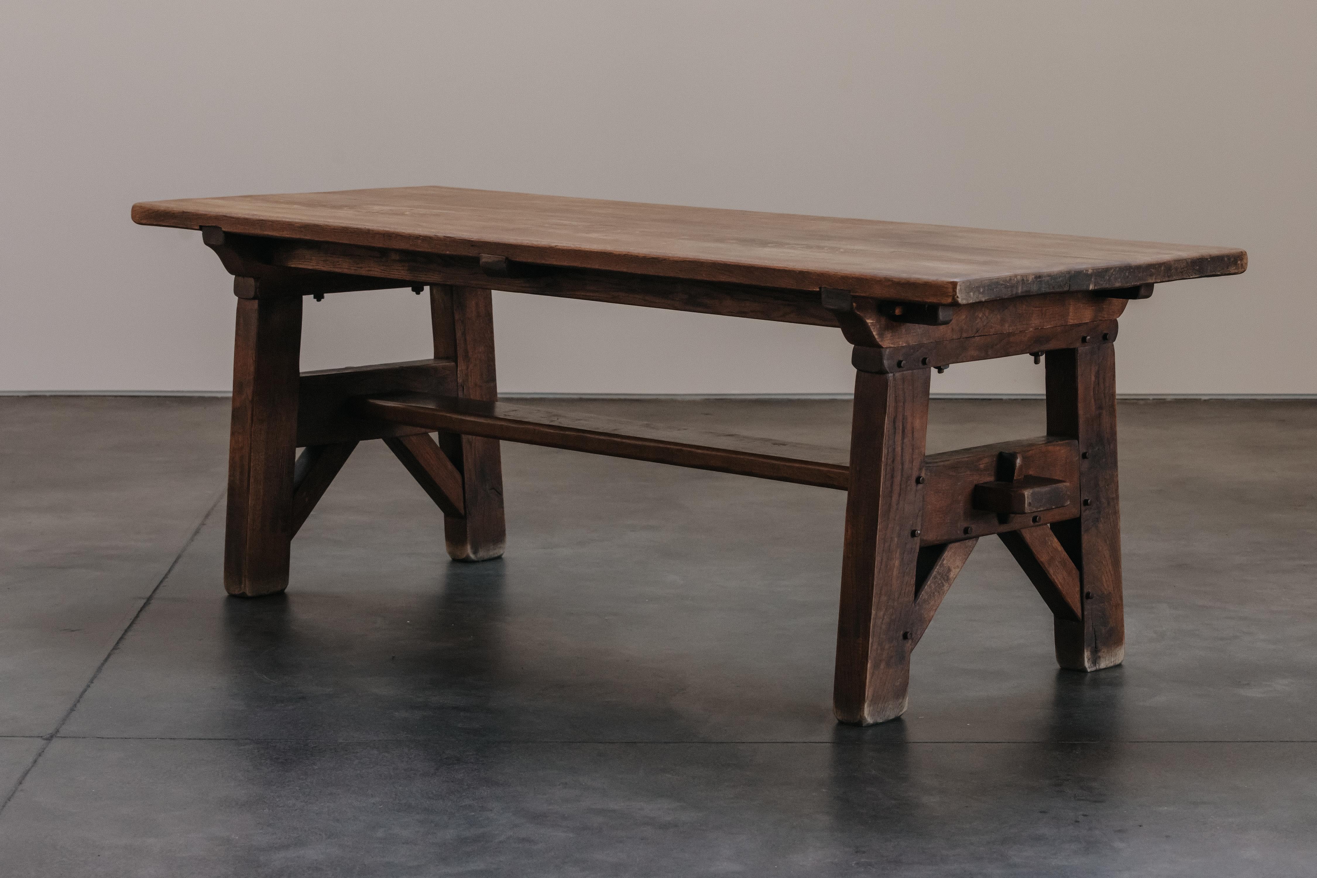Table de salle à manger d'architecte de France, vers 1960 Bon état - En vente à Nashville, TN