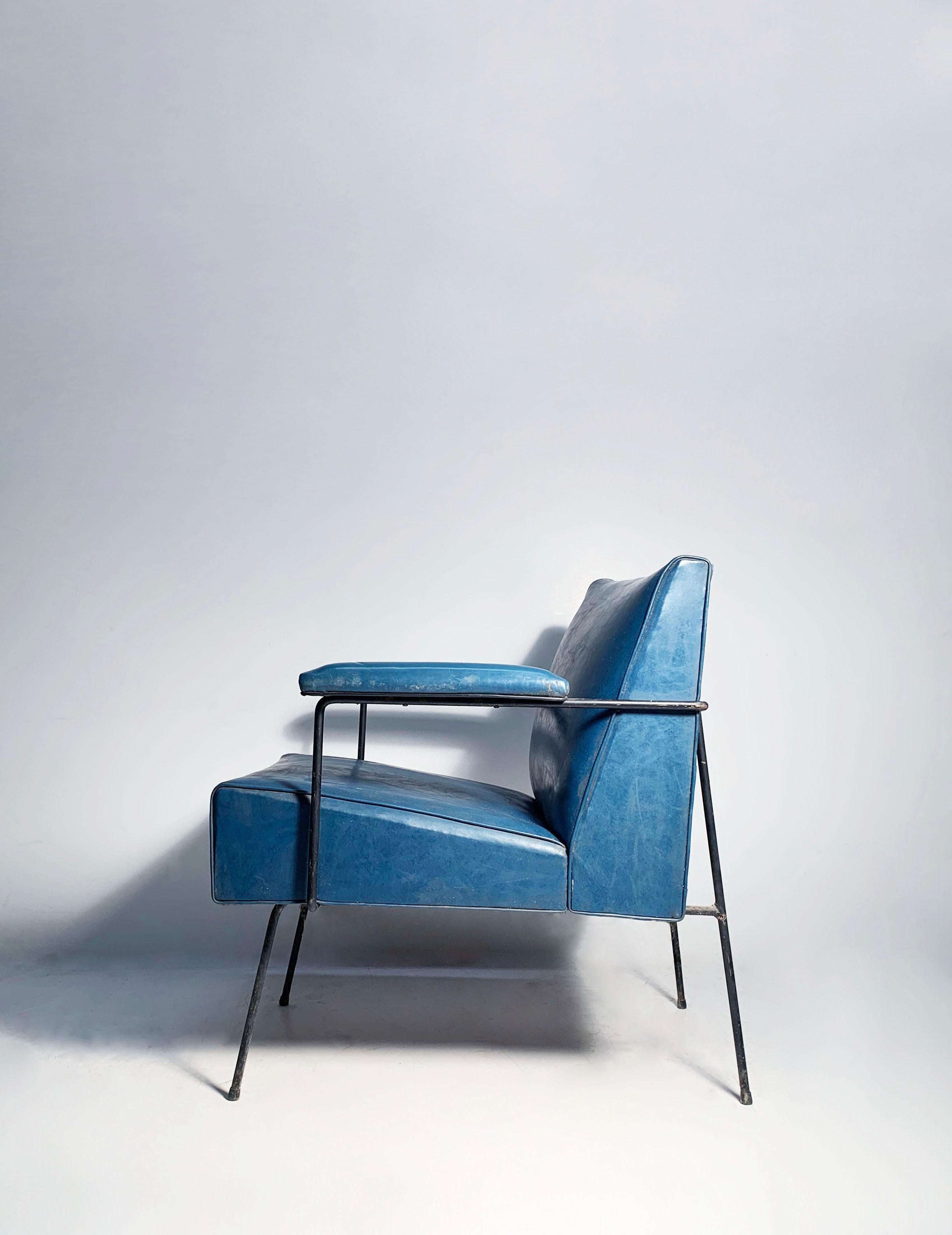 Chaise architecturale vintage en fer. Designer inconnu. Attribué à Milo Baughman pour Pacific Iron.

Cette chaise est vendue dans l'état où elle a été trouvée. Nécessite un nouveau rembourrage ainsi qu'une restauration de la partie en bois du