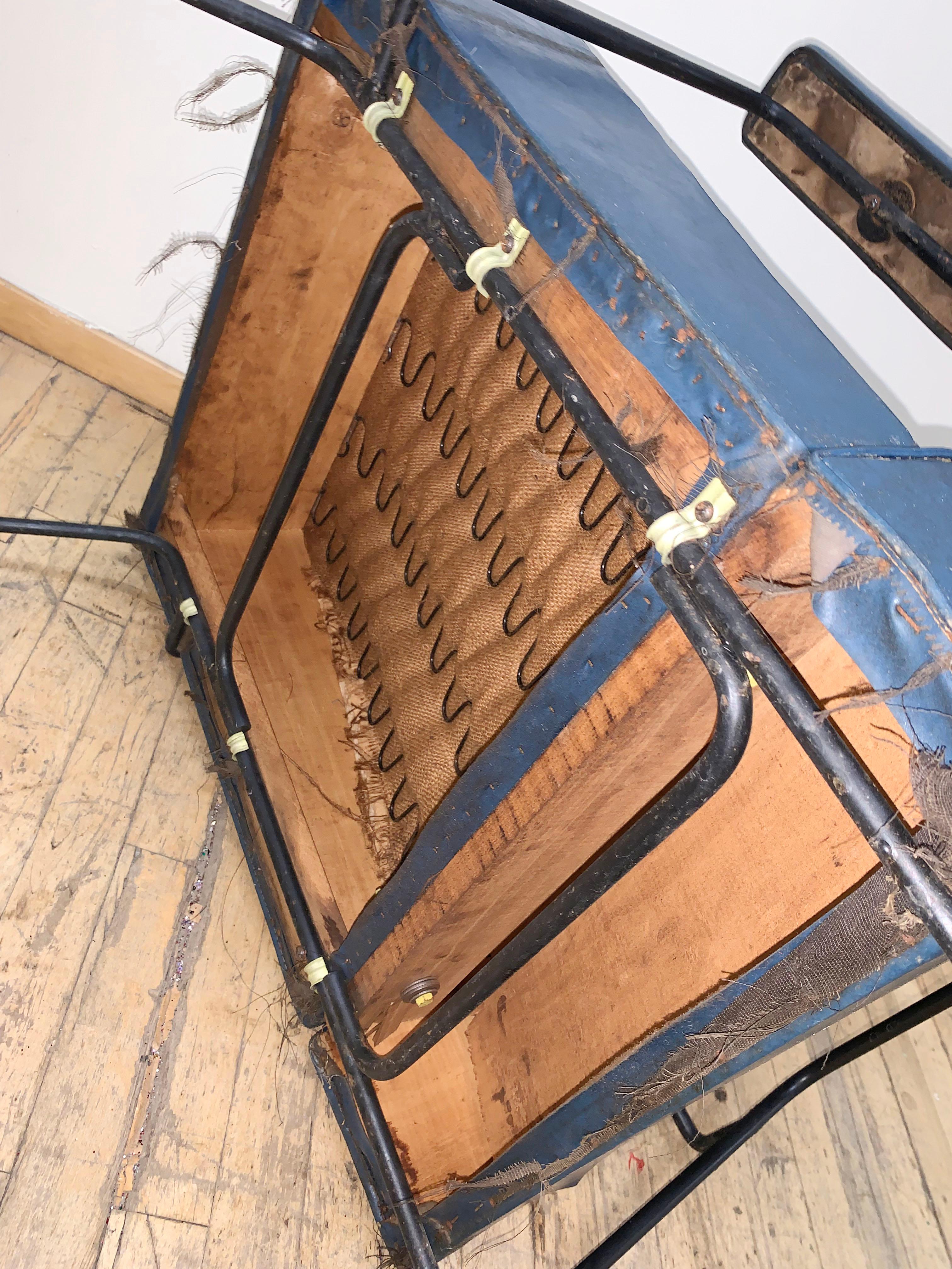 Chaise longue vintage avec cadre en fer et design architectural Bon état - En vente à Chicago, IL