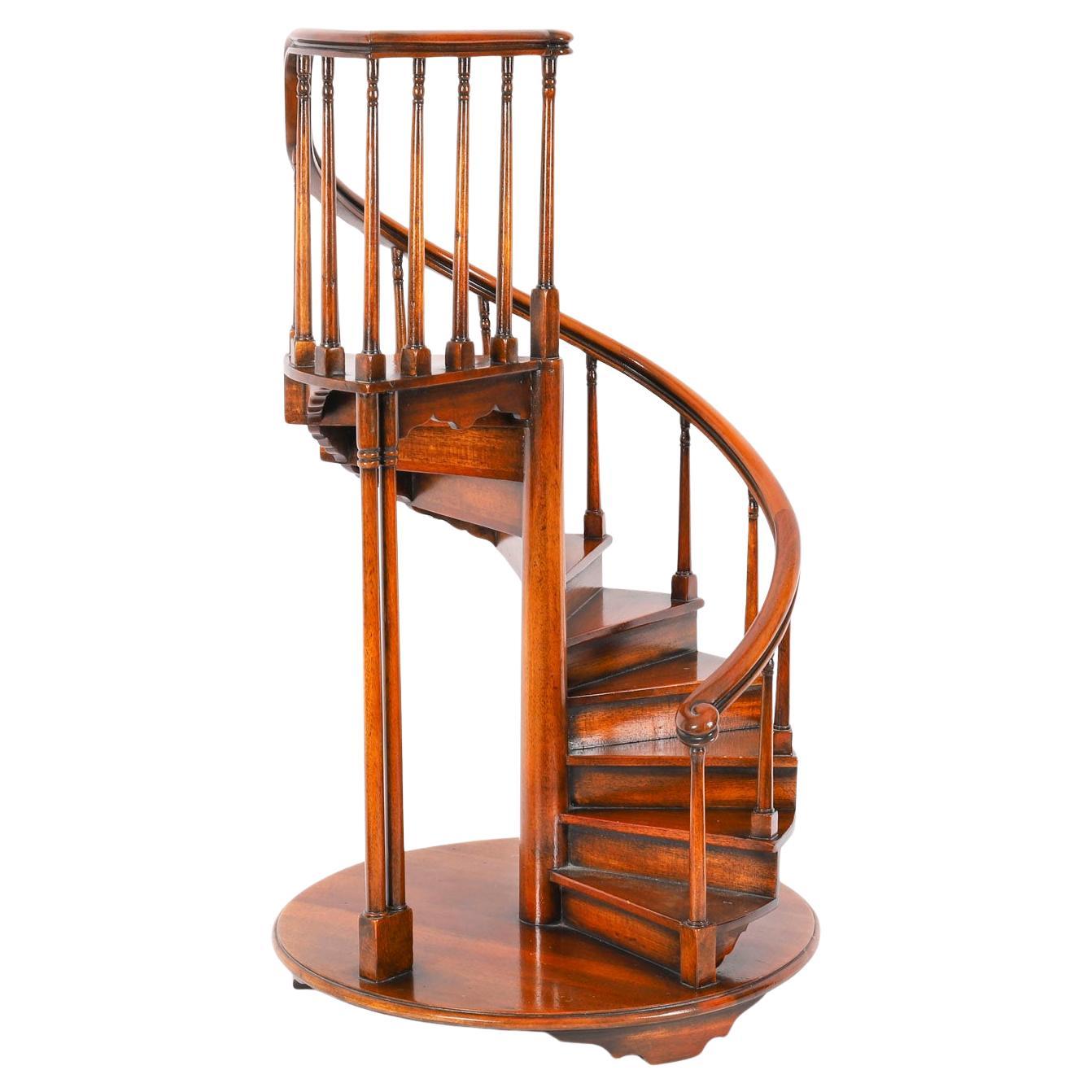 Modello architettonico d'epoca Scala a chiocciola Theodore Alexander XX secolo in vendita