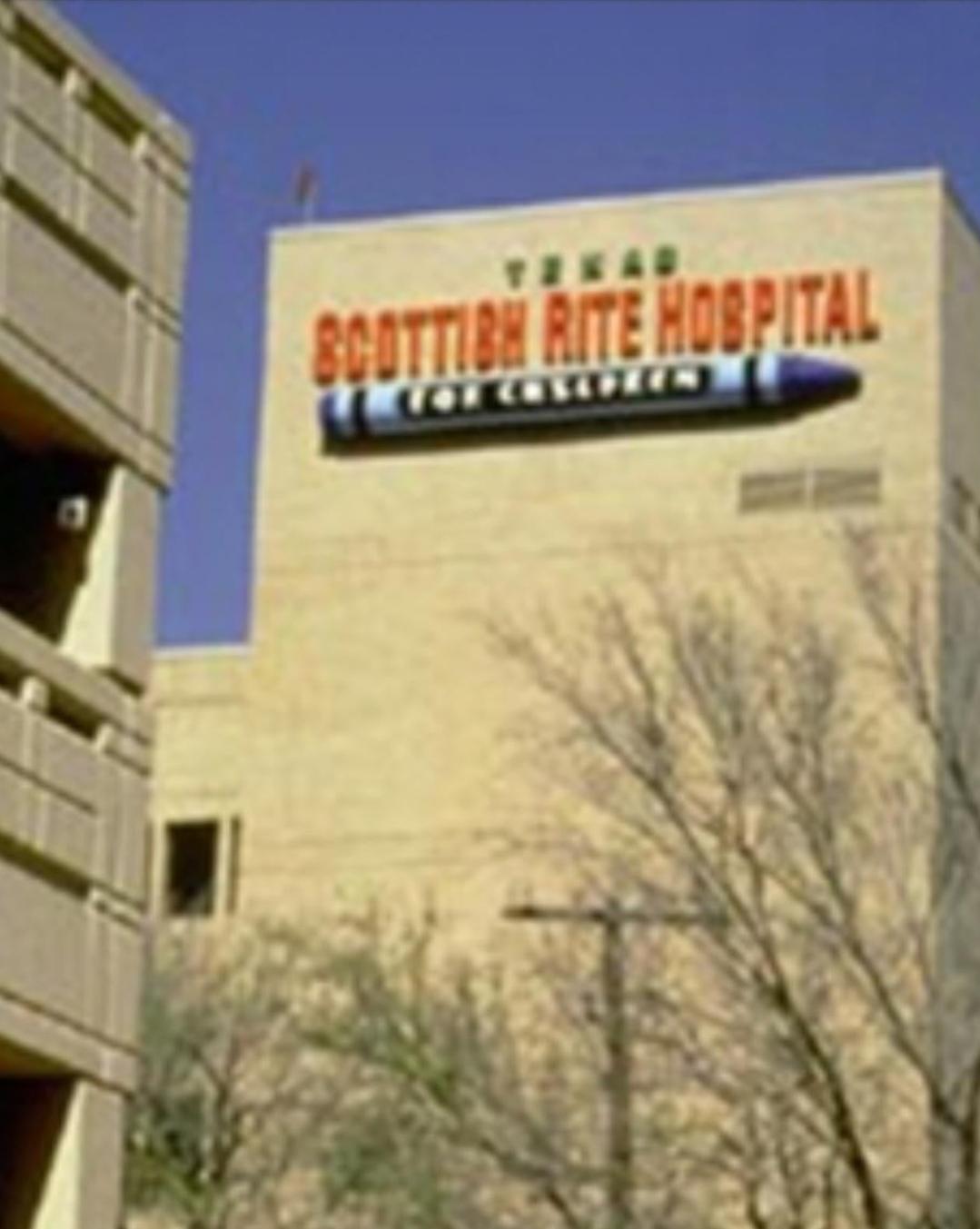 Industriel Étiquette de récupération architecturale vintage « I » d'un hôpital pour enfants de Dallas en vente