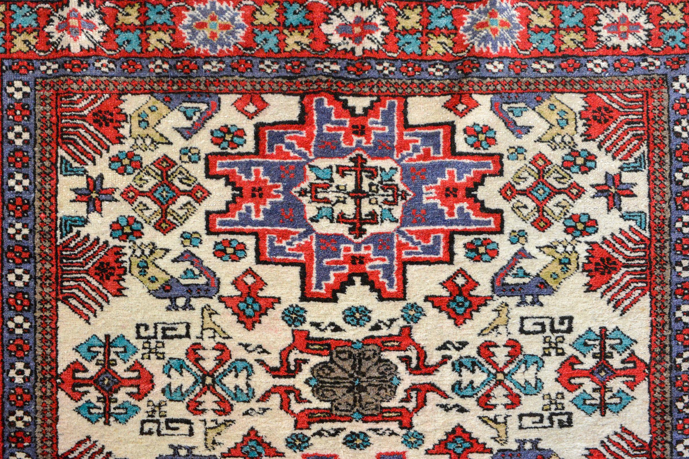 Vintage Ardabil Rug In Good Condition For Sale In Chicago, IL