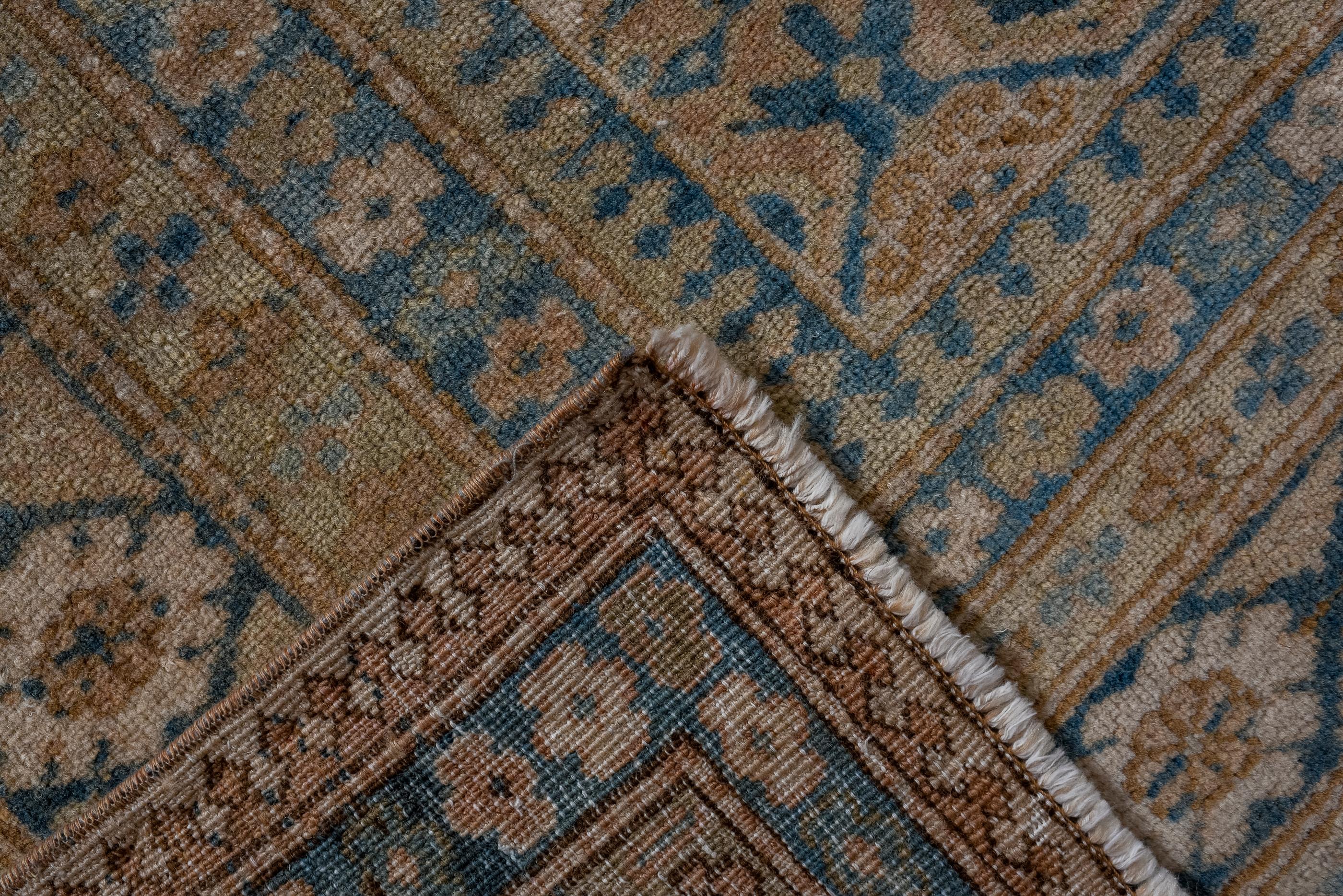 Vintage Ardebil Vintage-Teppich mit Strohfeld und blauen Details (20. Jahrhundert) im Angebot