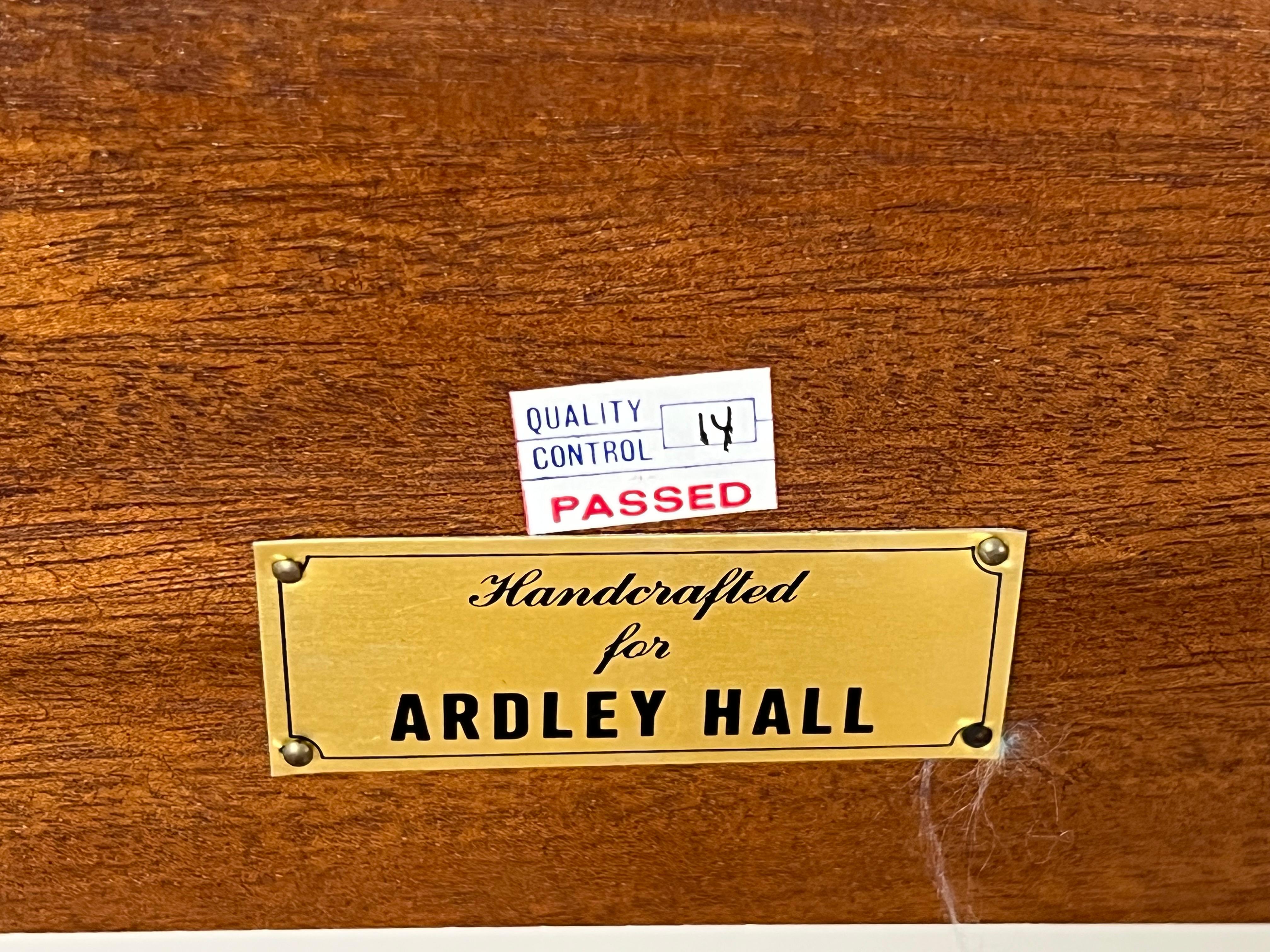 Vintage Ardley Hall Neoclassical Style Granite Top Parcel Gilt Console Table en vente 4