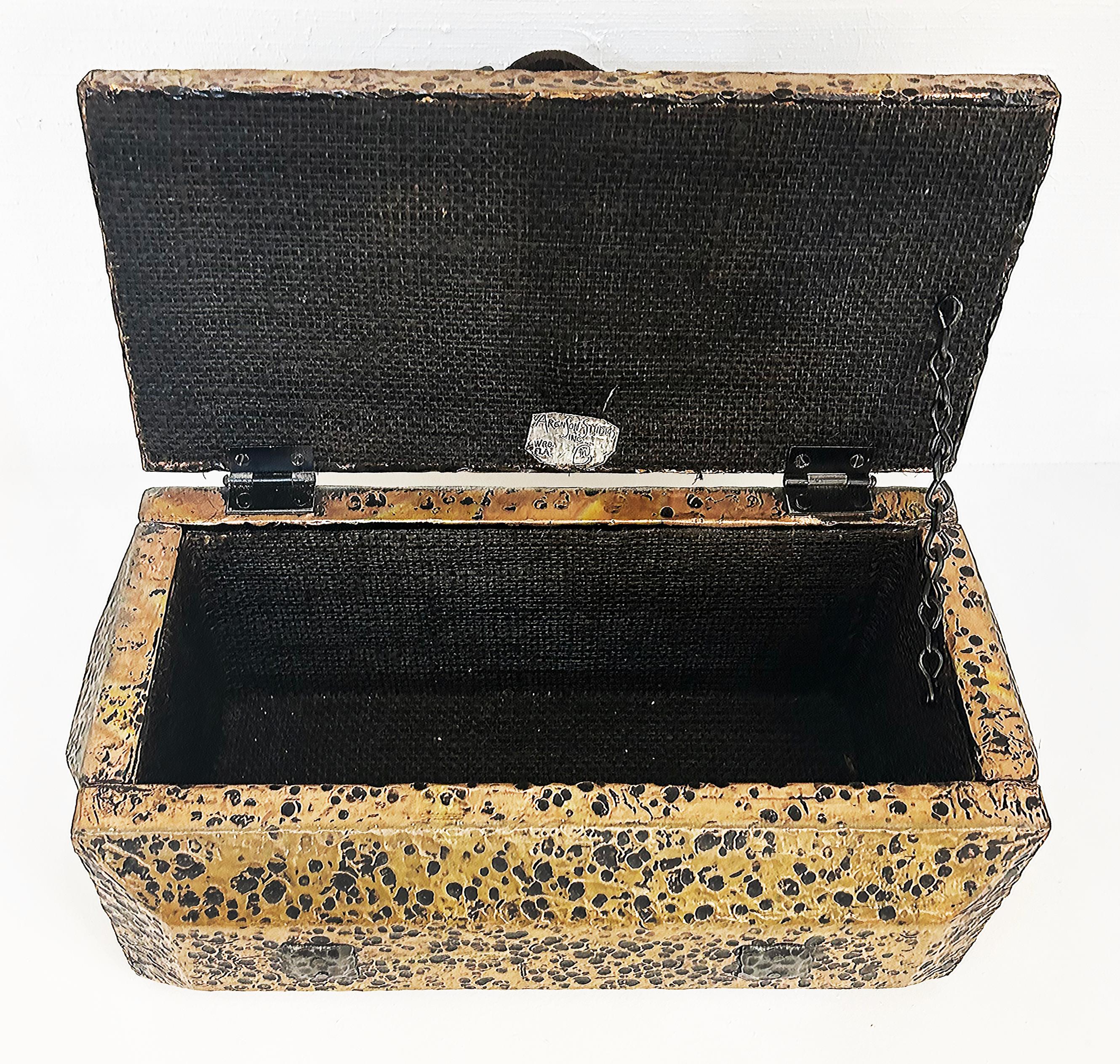 Vintage Arenson Studios Infinity Brutalist Hammered Box, Brass, Copper, Leather In Good Condition For Sale In Miami, FL